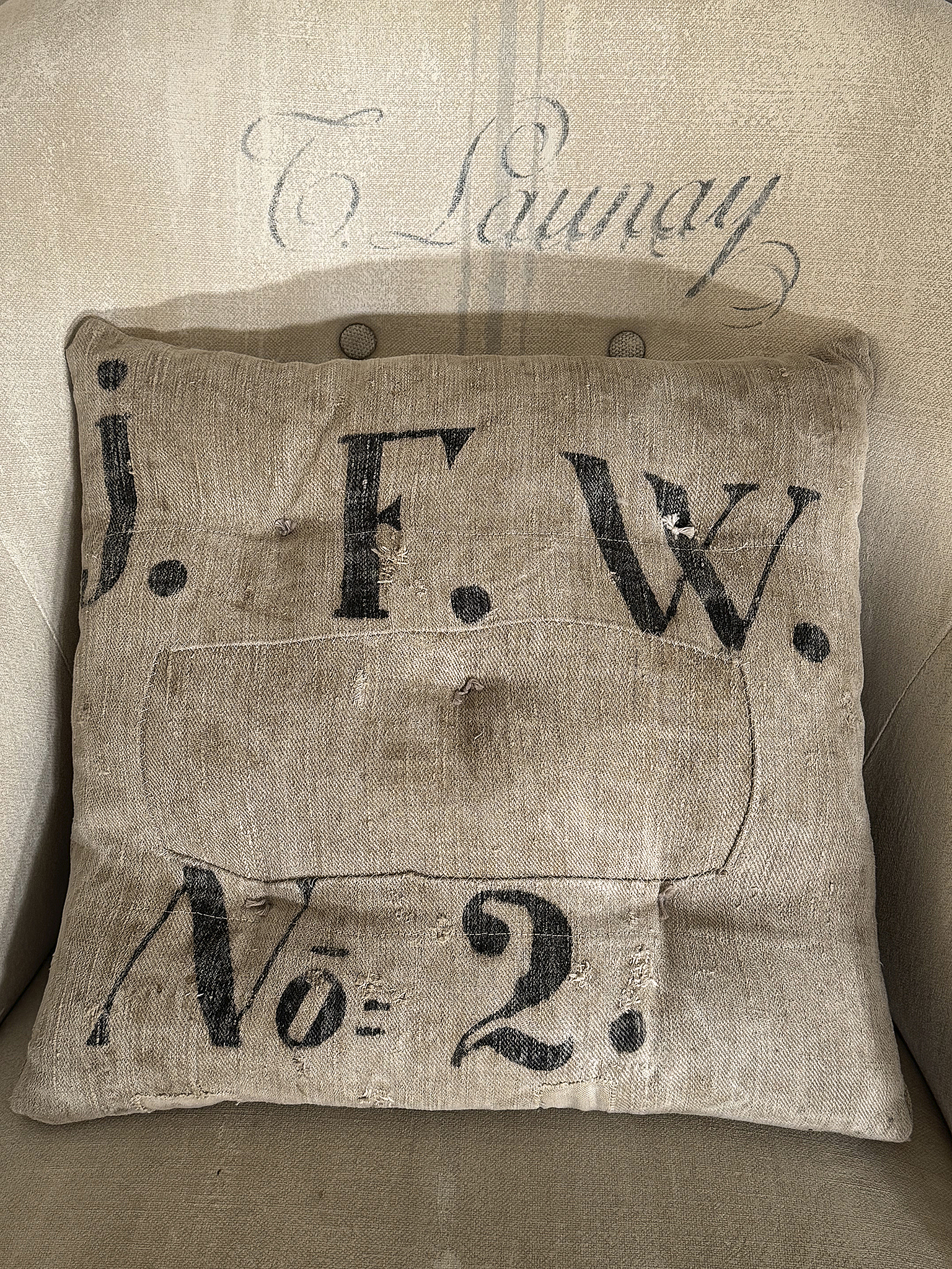 Vintage- Stuhlkissen aus antikem Mehlsack – mit Originaldruck***