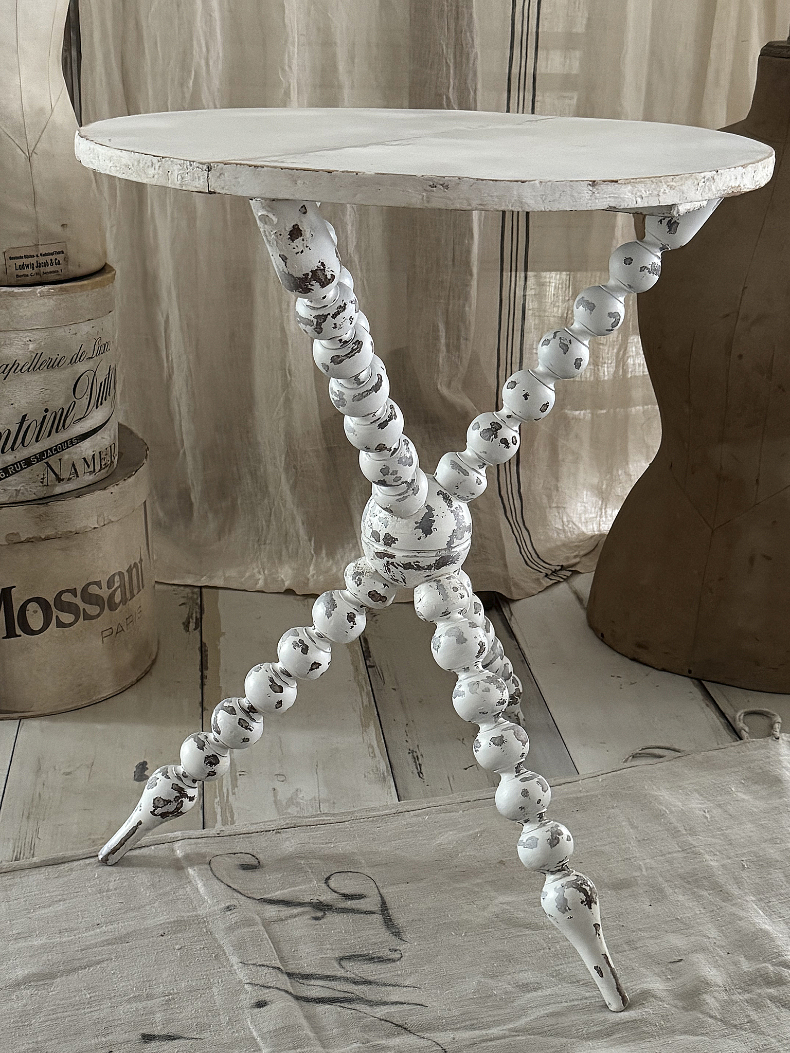  Alter, ausgefallener Beistelltisch ein zauberhaftes Einzelstück***