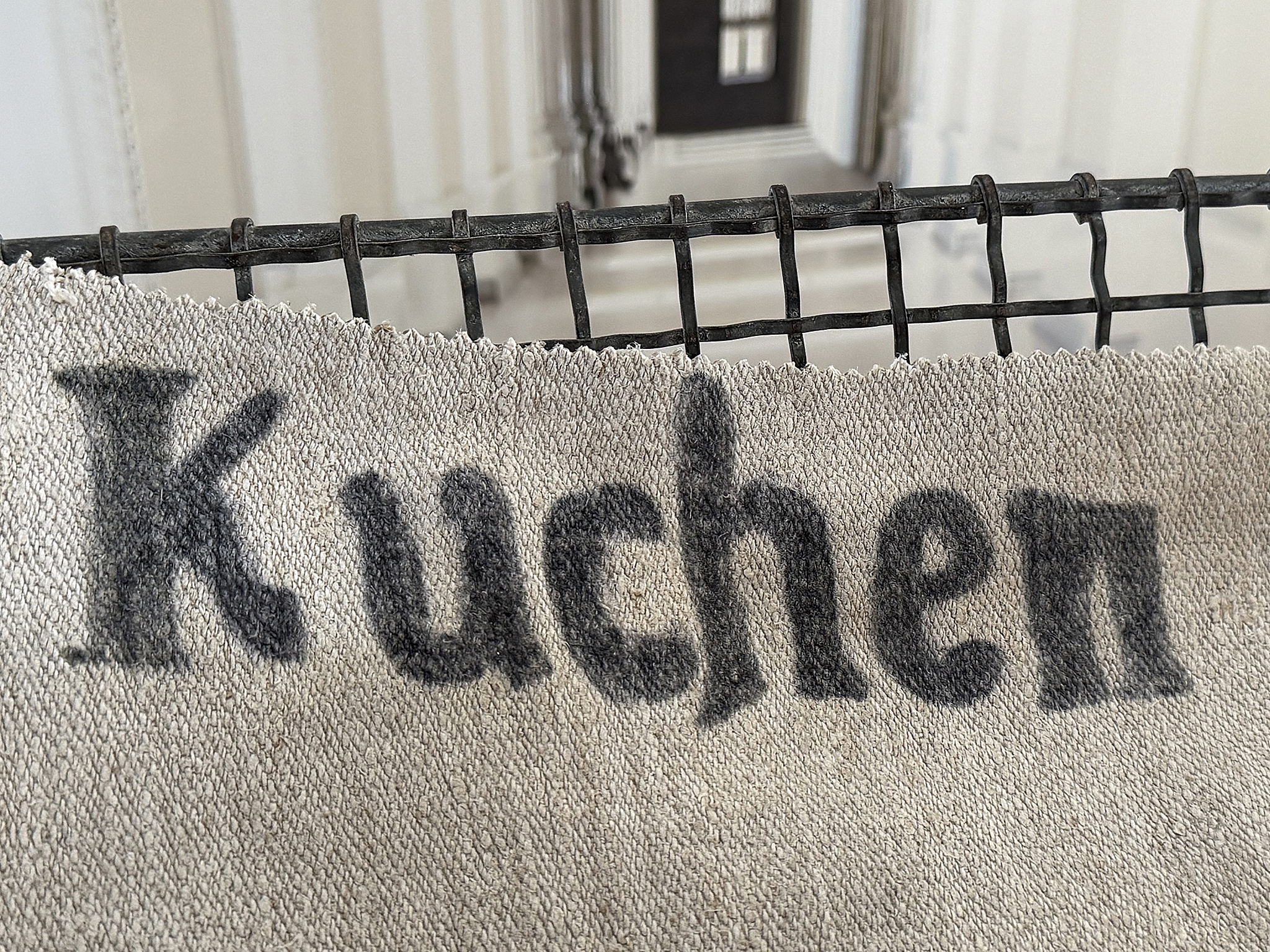  Alter Eisenkorb mit Leinen***