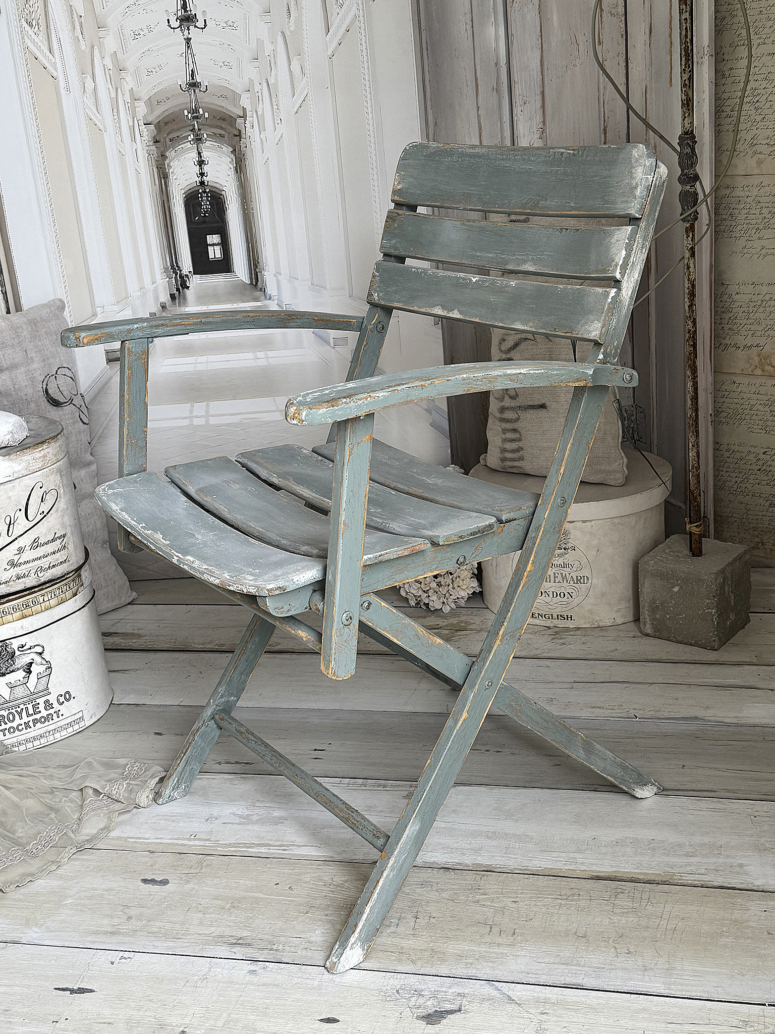 Alter breiter Klappstuhl in Salbei-Grün***