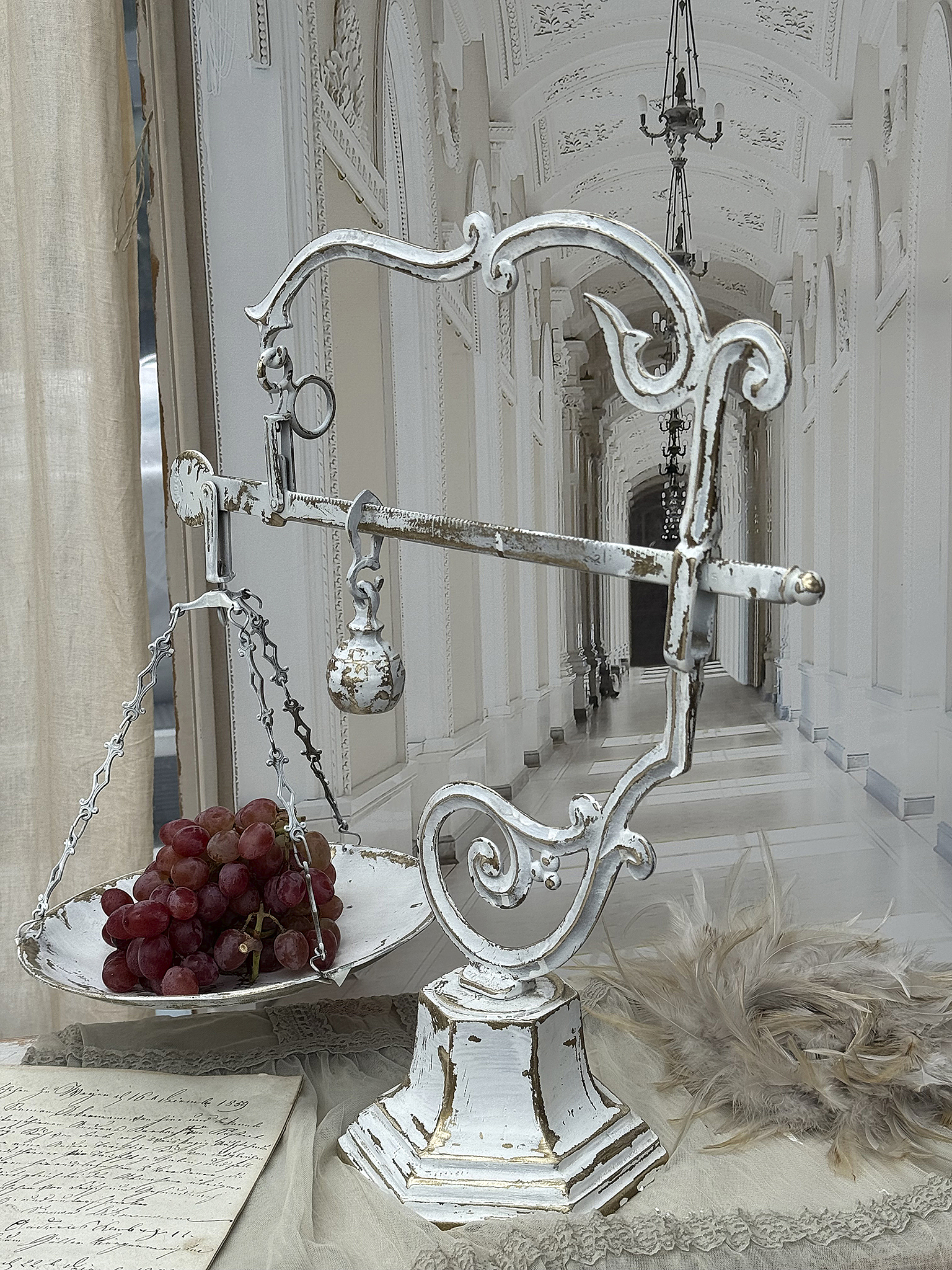  Antike große Messingbalkenwaage / Apothekerwaage – im weißen Shabby-Kleid***