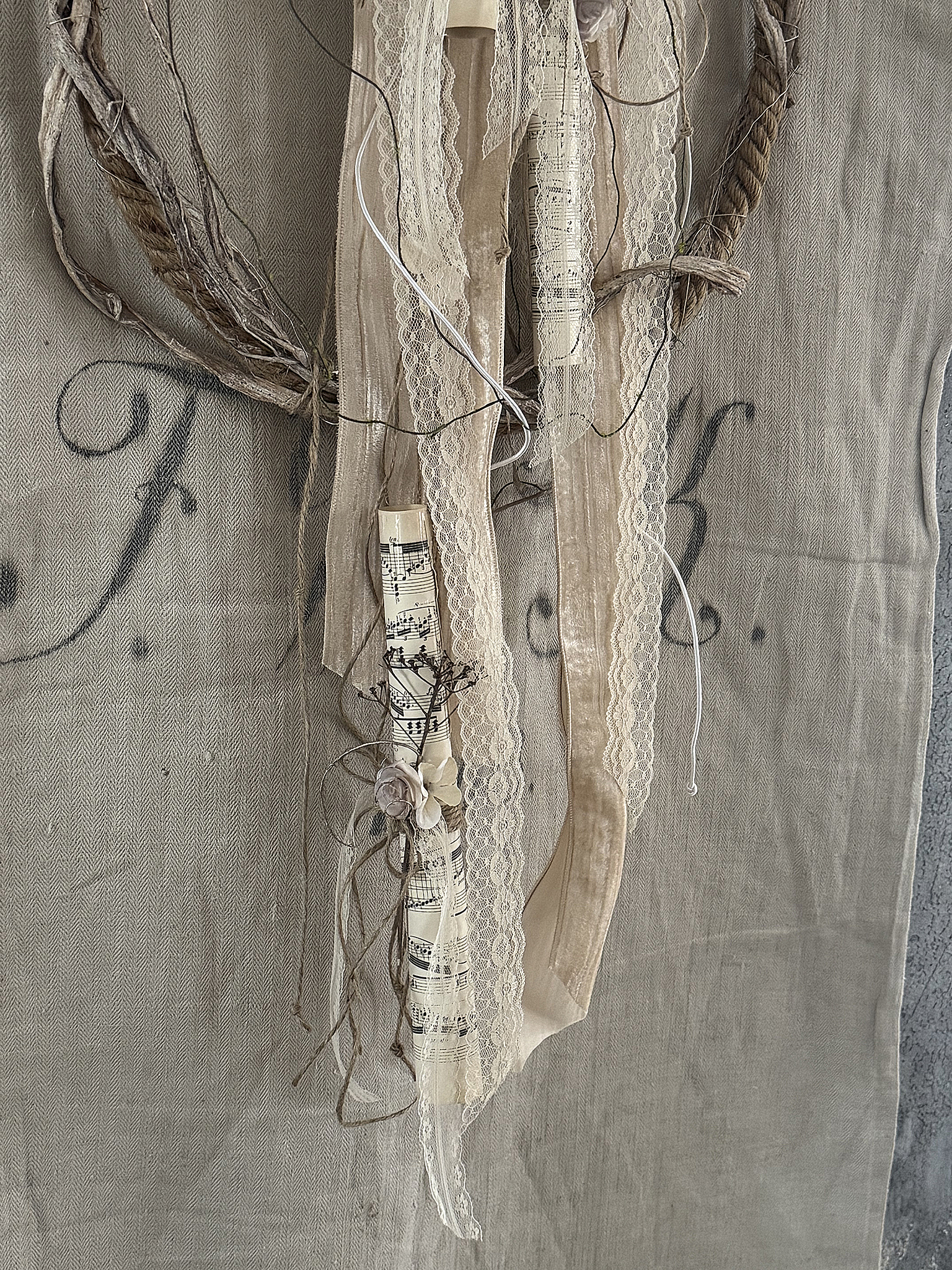 Großer Naturkranz mit alten Notenblättern – Nostalgie***