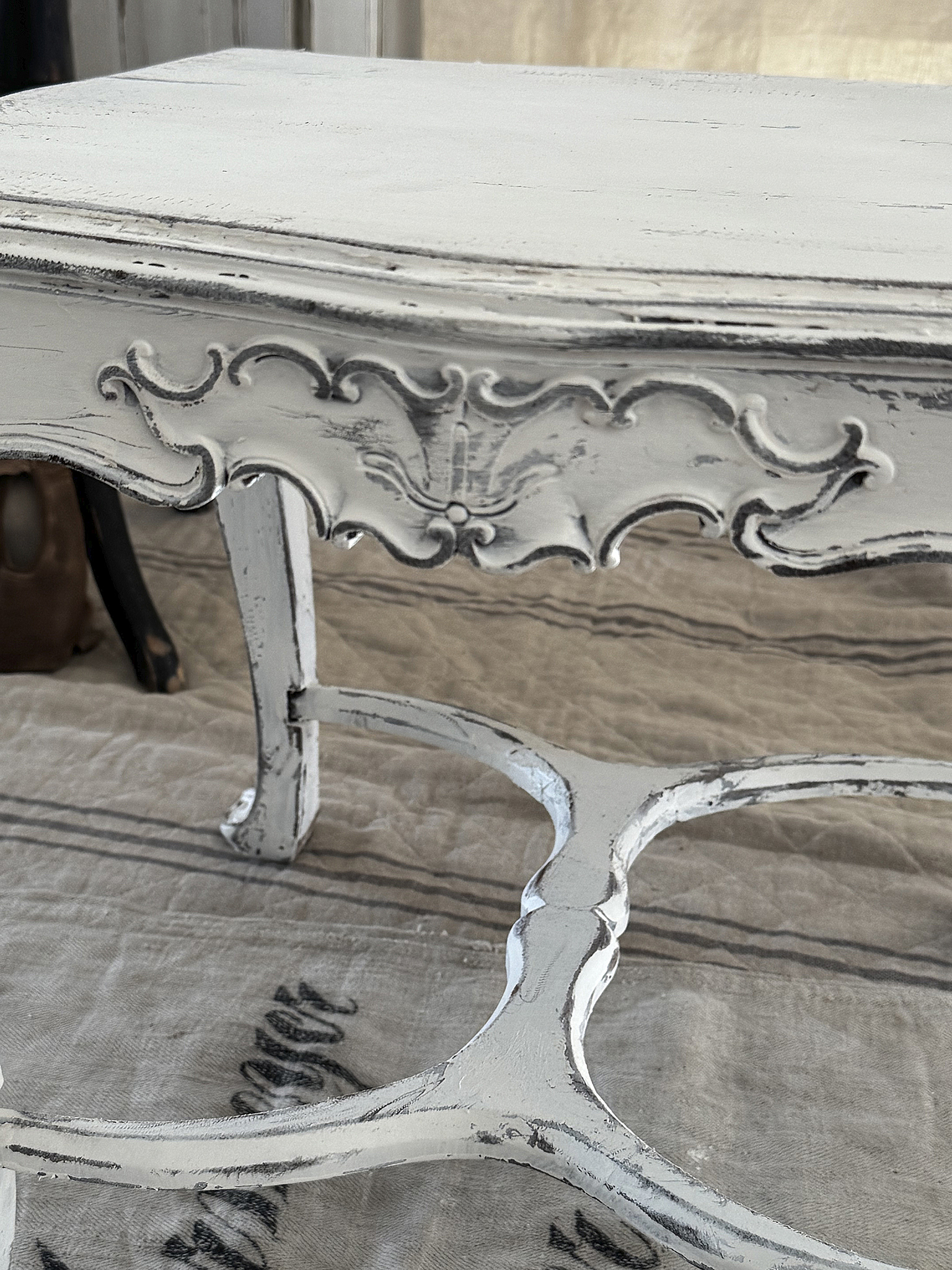 Antikes Basteltischchen / Sitzhocker im Original-Vintage-Kleid***