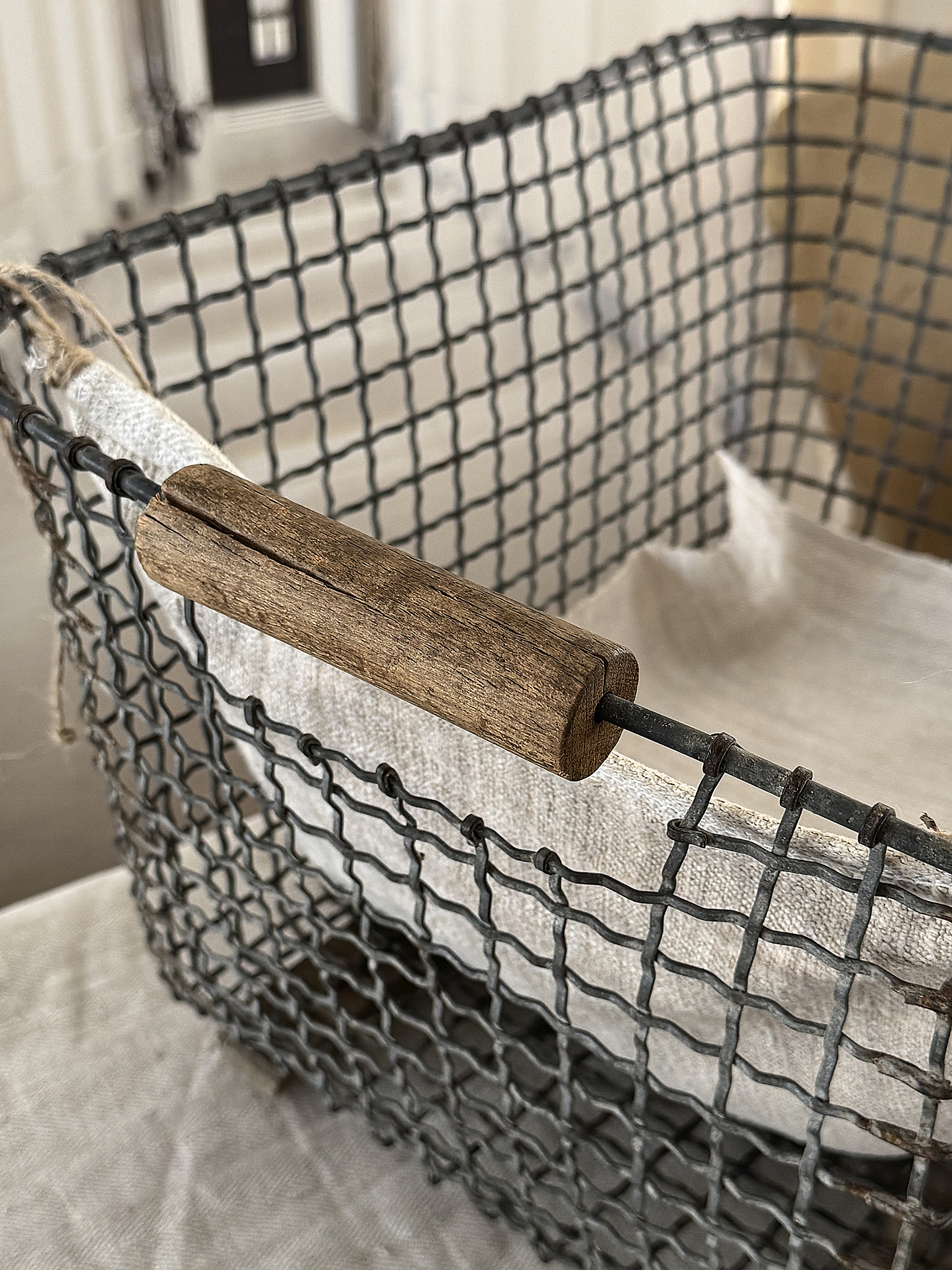  Alter Eisenkorb mit Leinen***