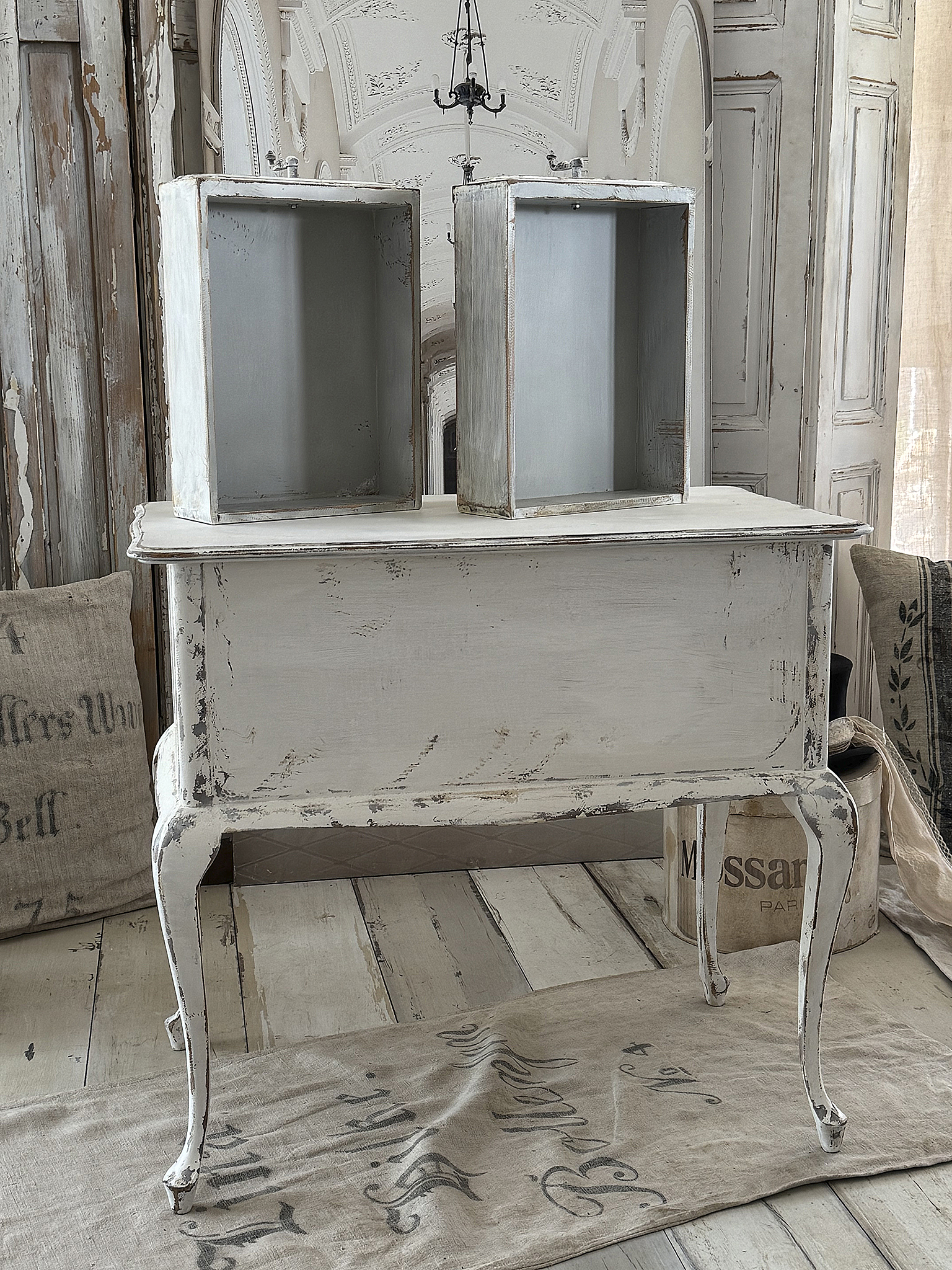 Zauberhafter Vintage-Beistelltisch mit Schubladen im Shabby-Chic***
