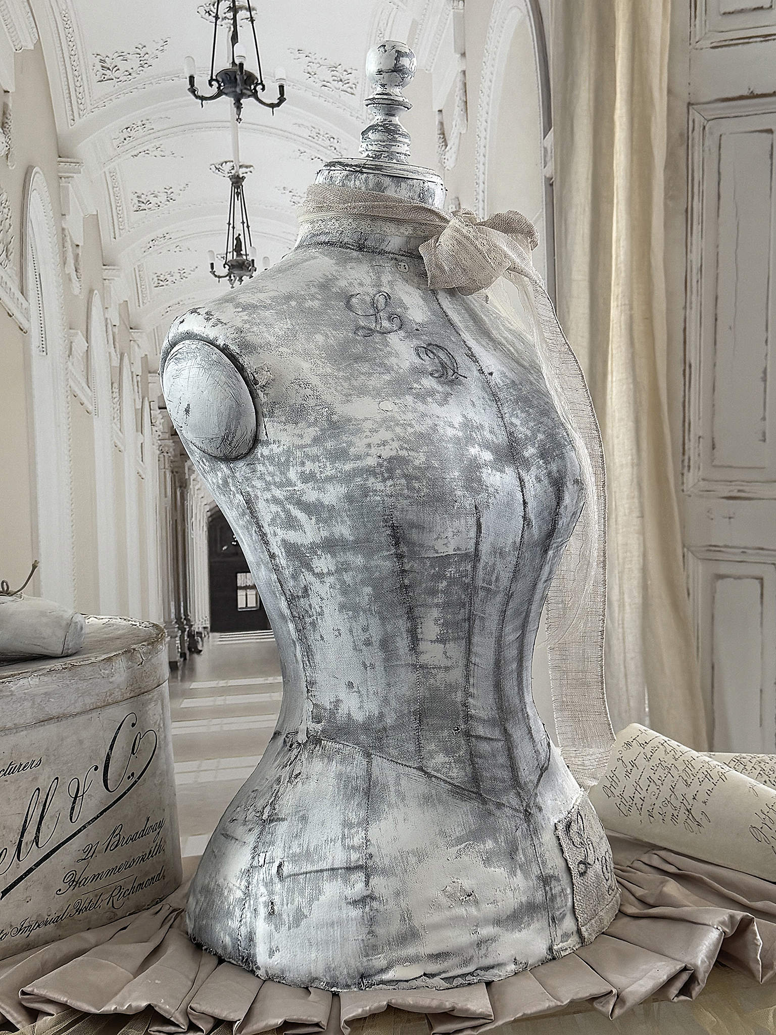 Antiker Schneider-Torso „Zarte Taille“ im romantischen Vintage-Look***