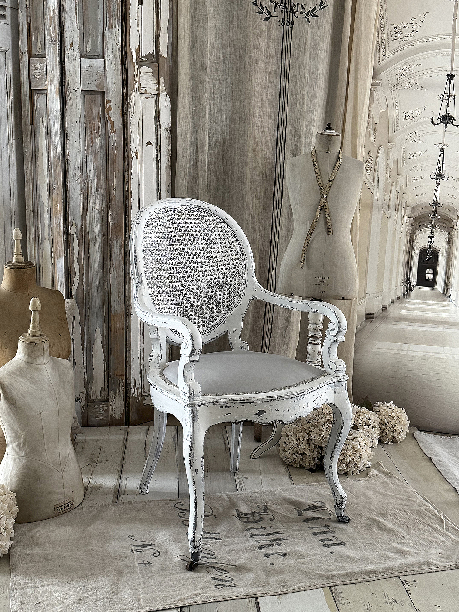 Romantischer antiker Armlehnstuhl-Sessel aus Frankreich***