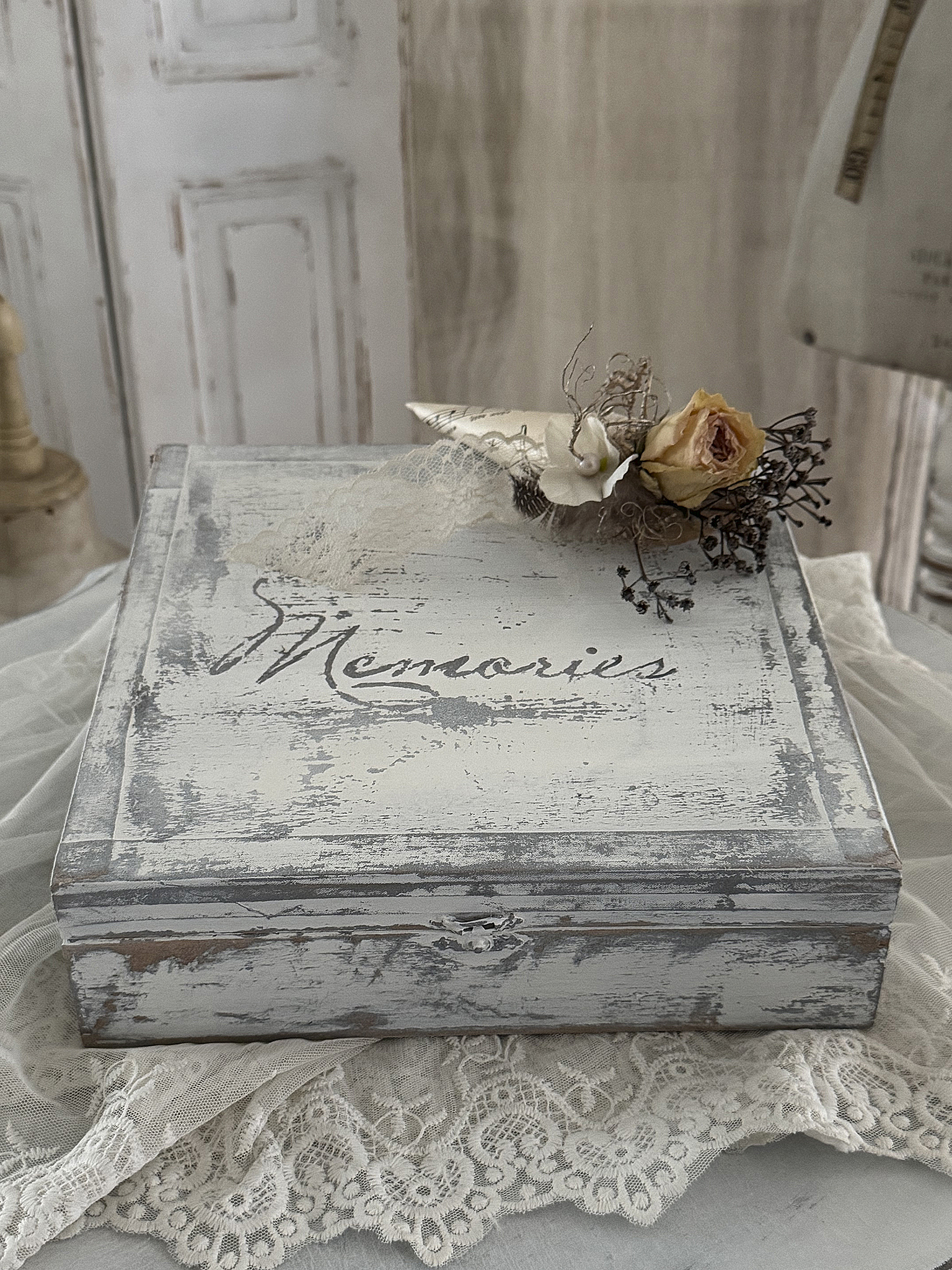 Alte Schatulle Memories mit zarter Deko***