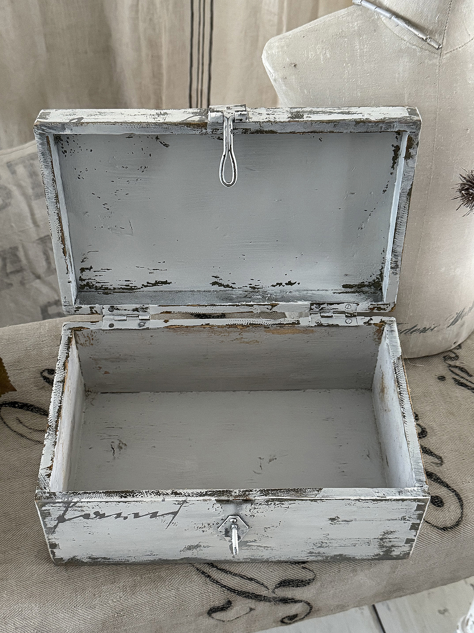   Schöne alte Holzkiste mit Geschichte***