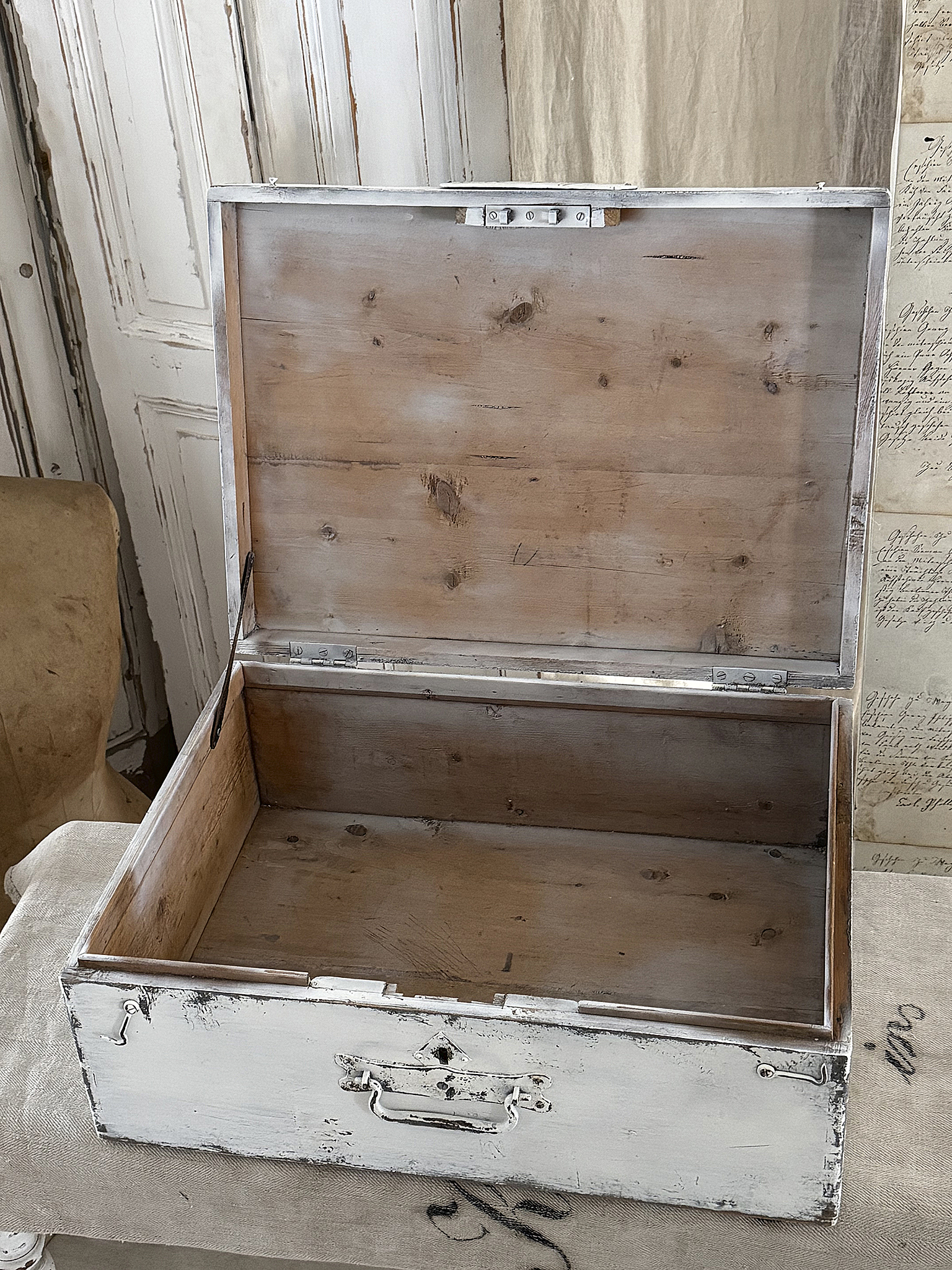 Alter Holzkoffer Madame Lignes***