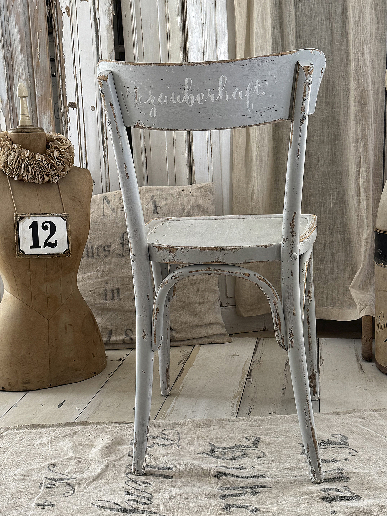  Alter Bugholzstuhl creme-grau im Shabbykleid- Zauberhaft ***