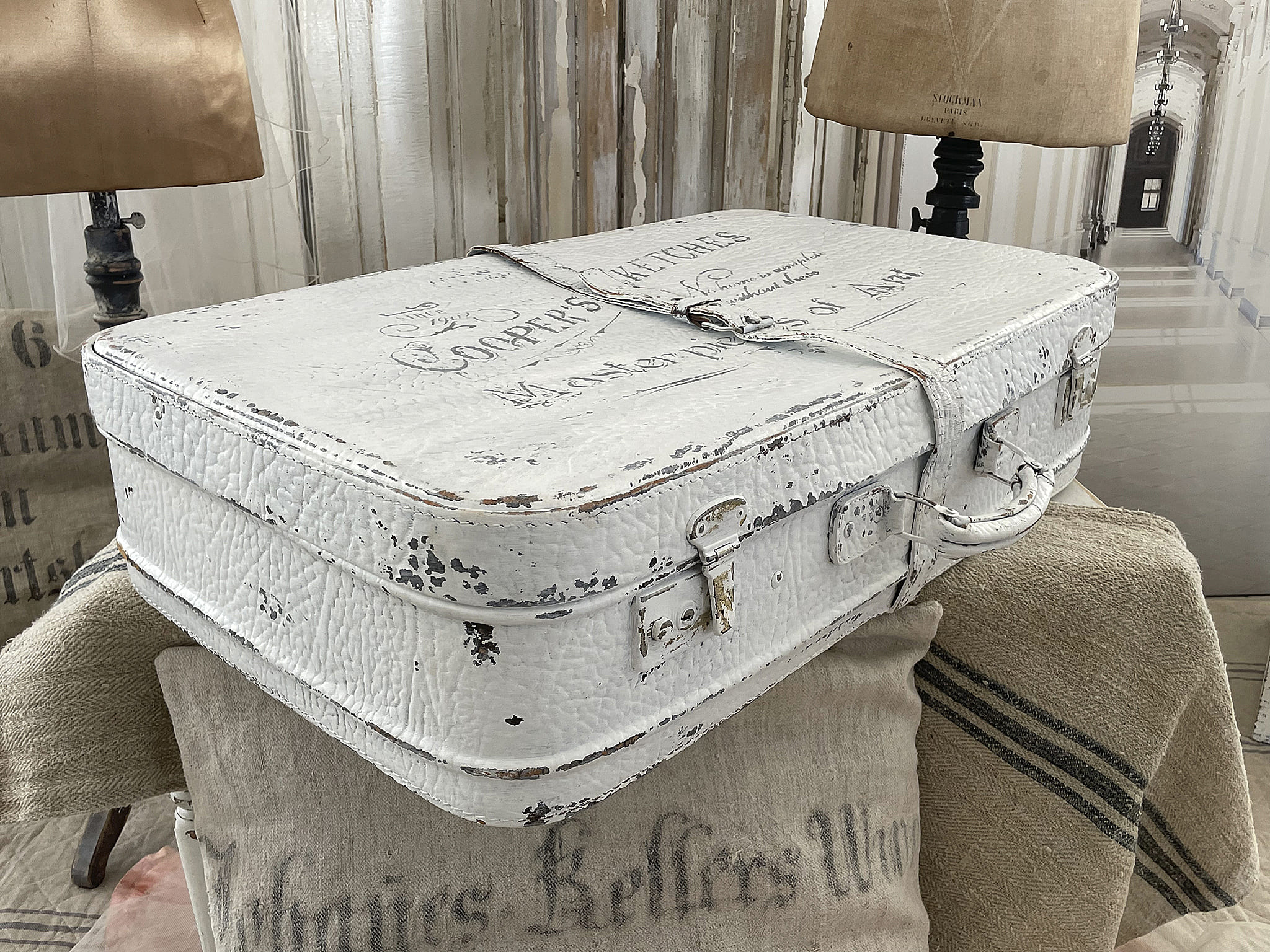 Vintage Lederkoffer mit Riemen Vintage Lederkoffer mit Riemen