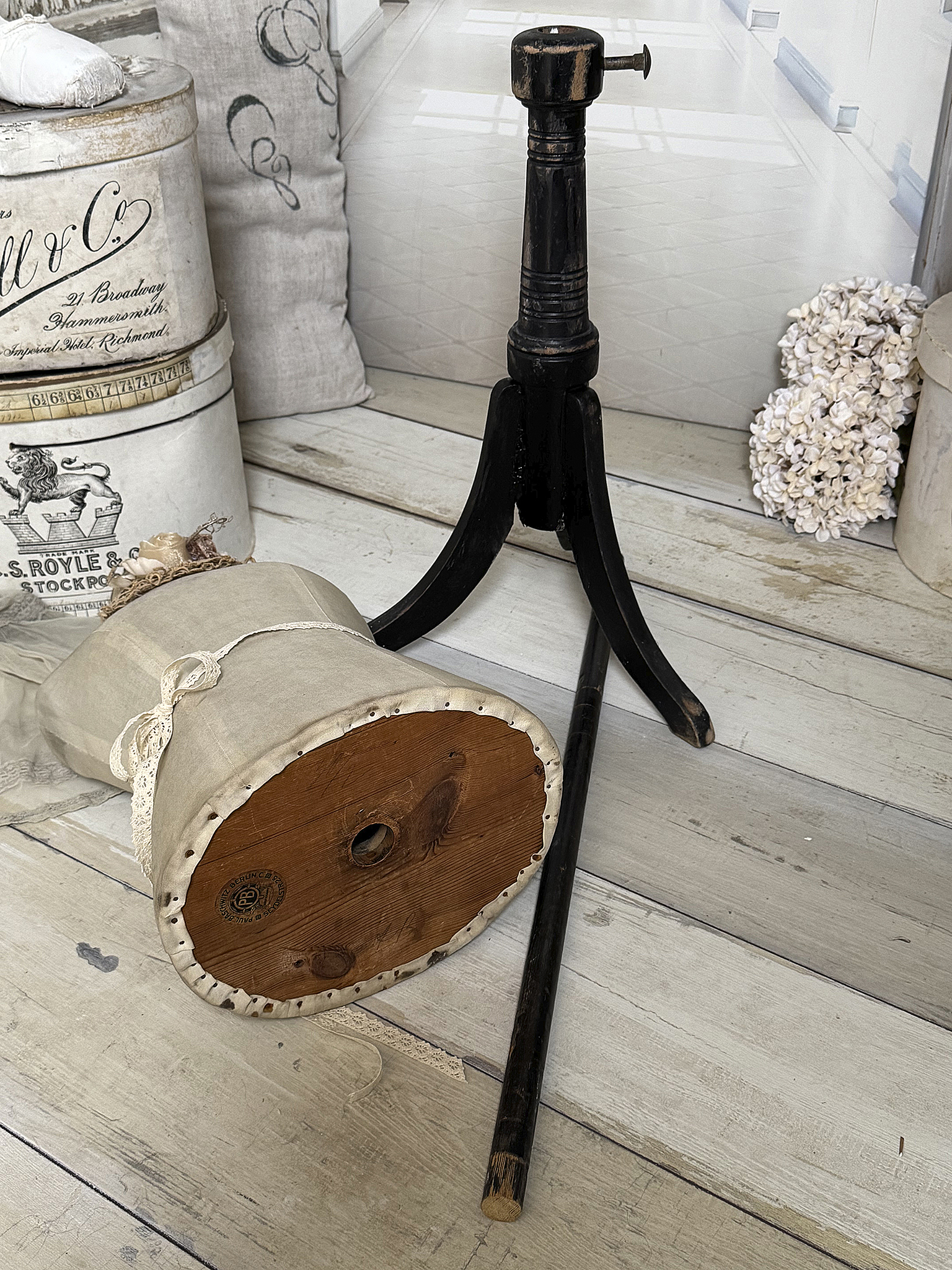 Zuckersüße antike Kinderschneiderpuppe – romantisches Original mit Vintage-Charme