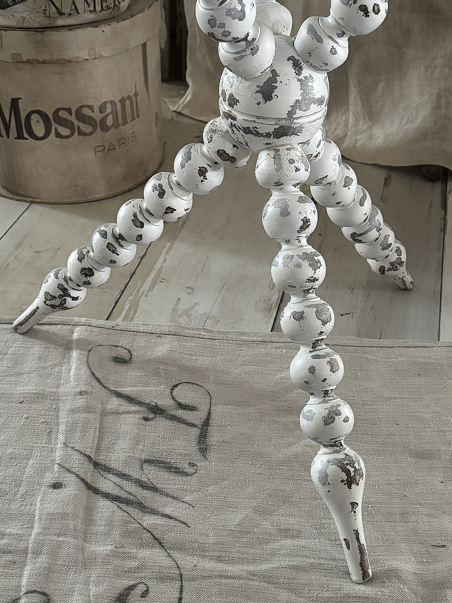  Alter, ausgefallener Beistelltisch ein zauberhaftes Einzelstück***