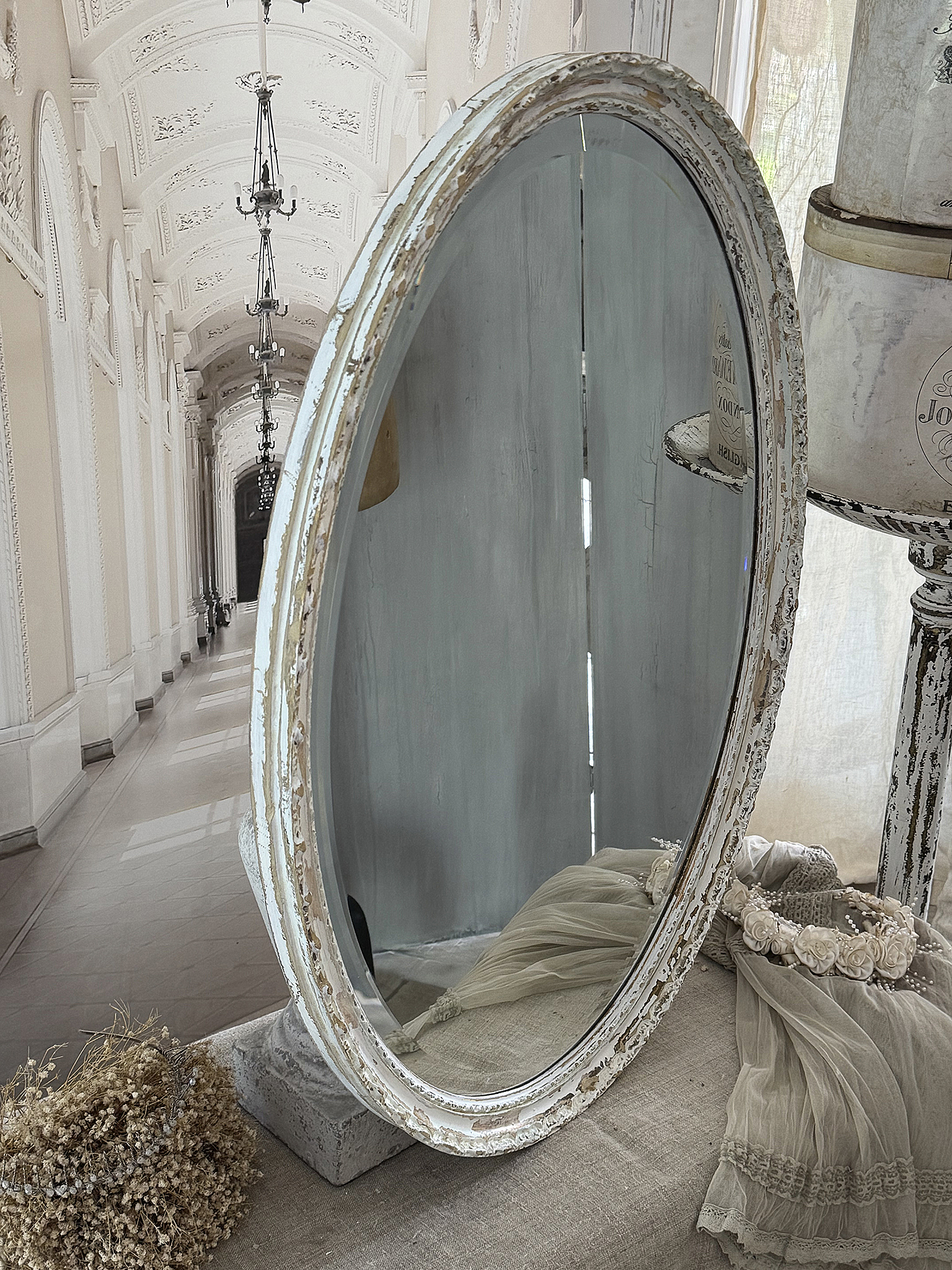Alter ovaler Shabby Spiegel ***