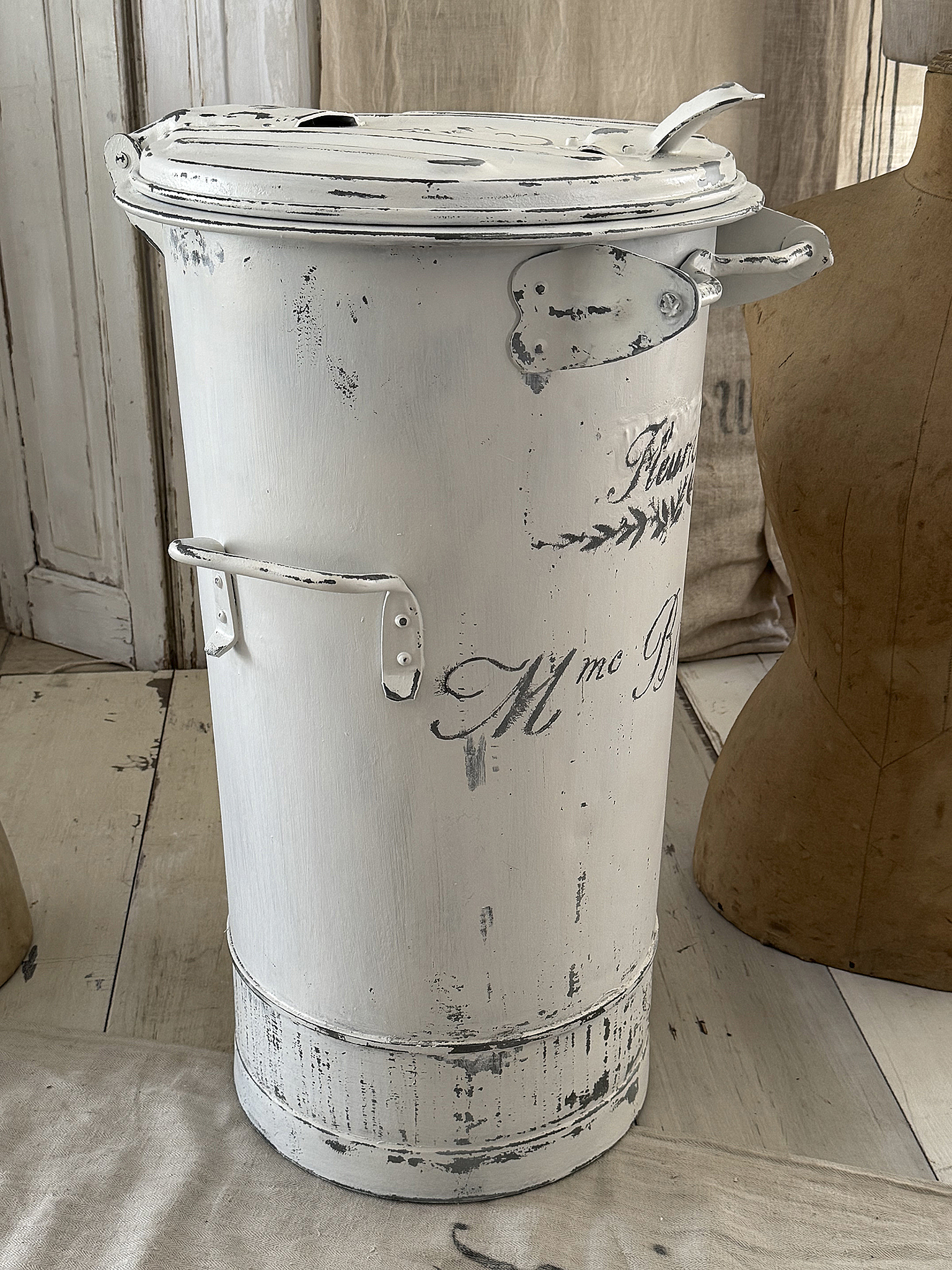  Alte große Zinkmülltonne Fleura***