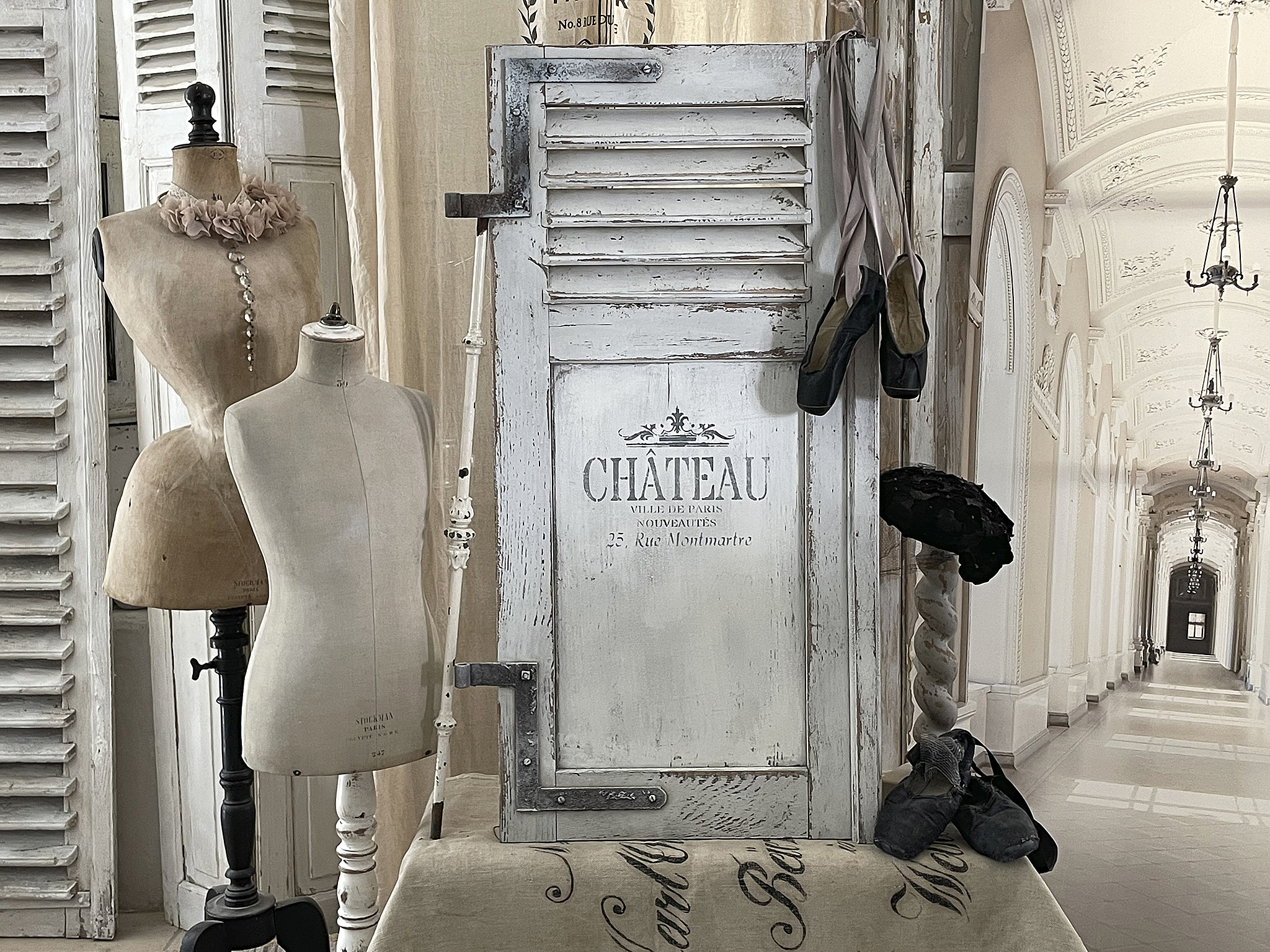 Alter Fensterladen Brocante  Chateau***