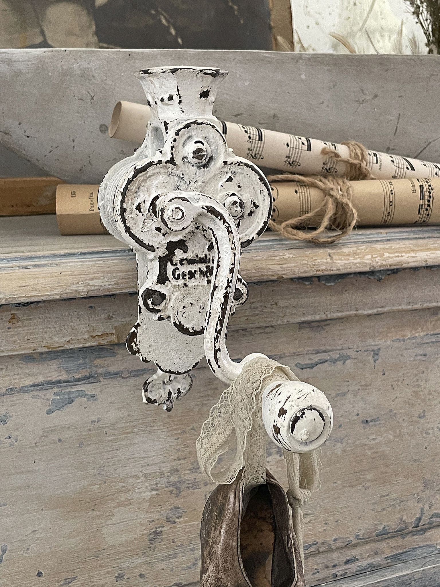 Reizende antike Kräutermühle*** Reizende antike Kräutermühle***