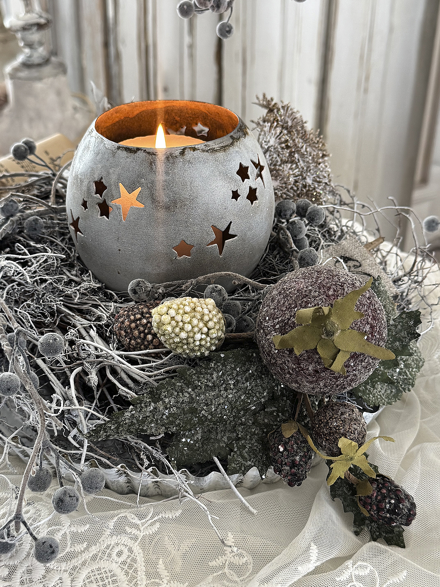 Adventsgesteck mit nostalgischem Sternenwindlicht – Winterlicher Frostzauber im Shabby Chic***