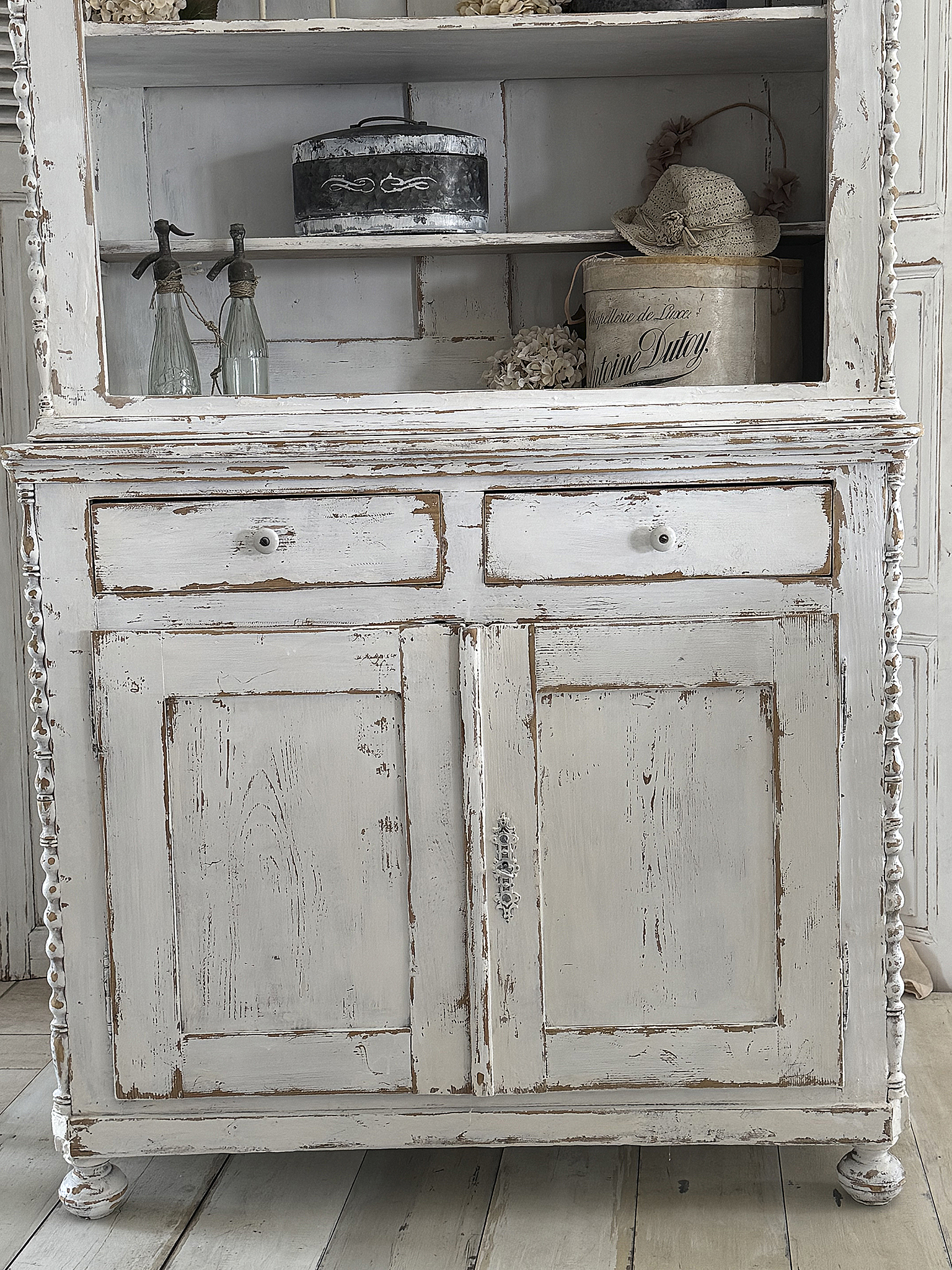 Wunderschöner Antiker Buffet-Schrank im Shabby-Chic***