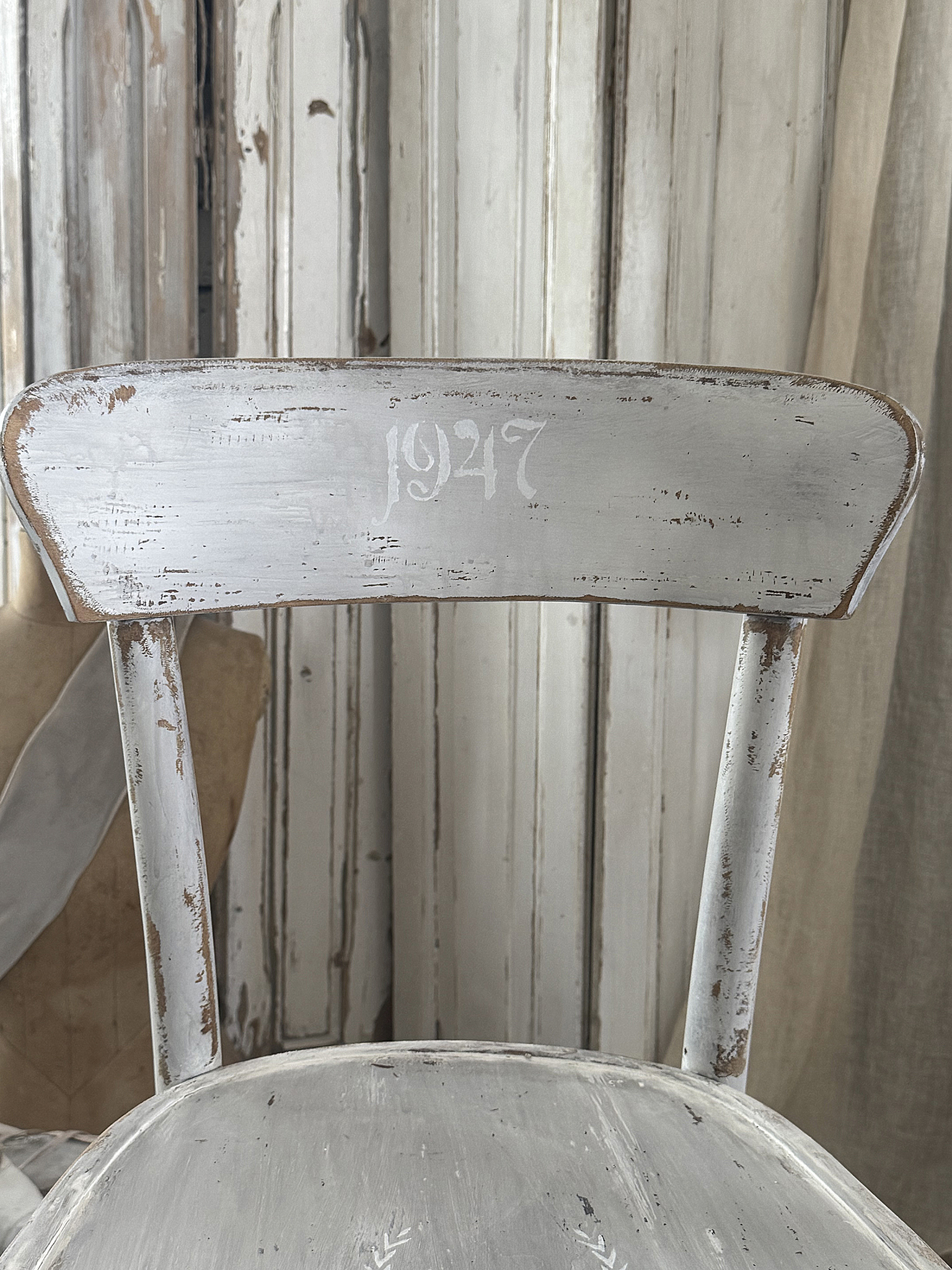  Alter Bugholzstuhl in zartem creme-grau***