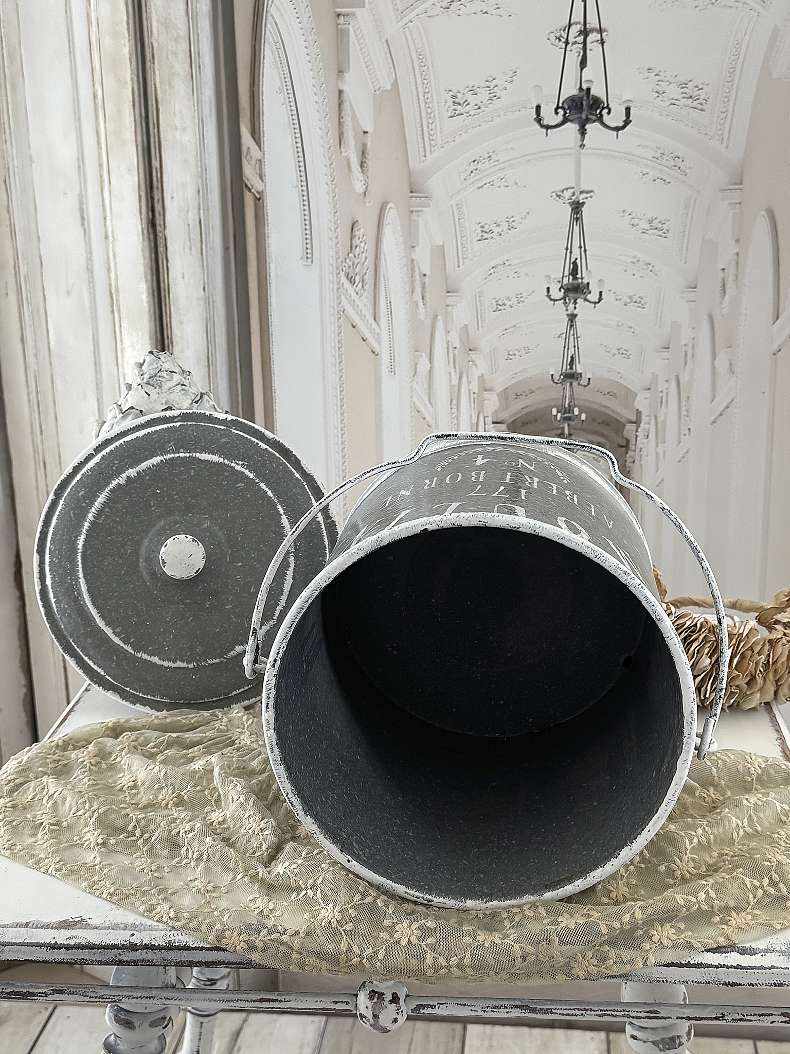 Alter Emaille-Eimer mit Deckel im Shabby Chic und französischem Schriftzug***