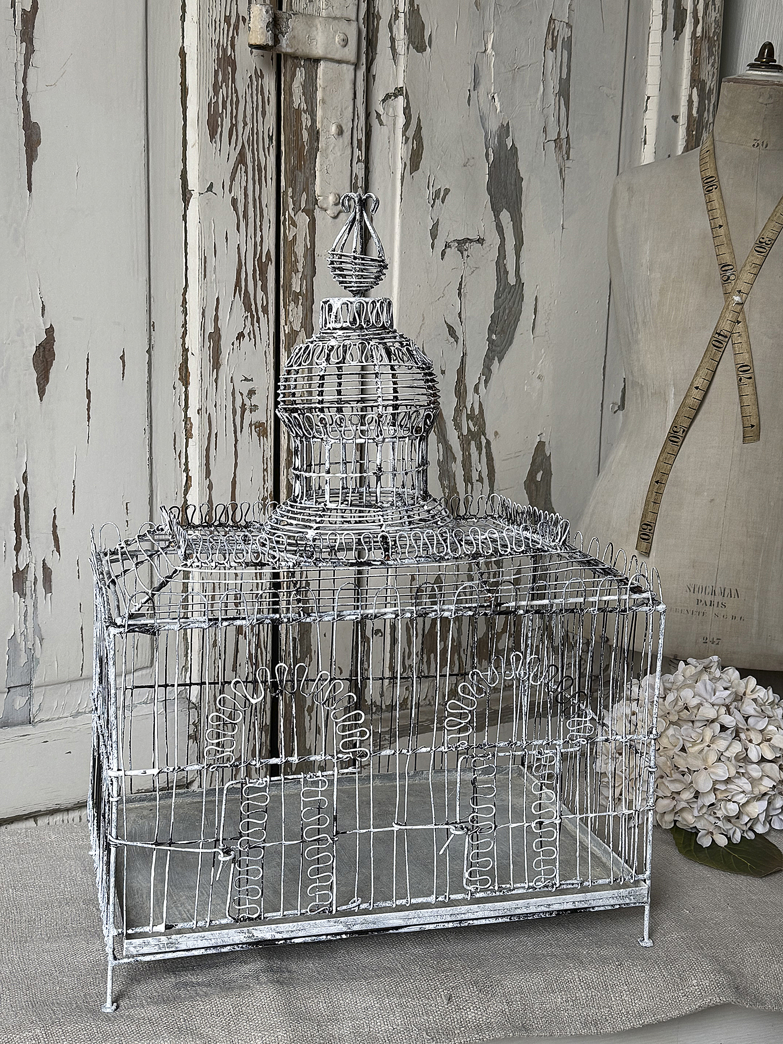 Zauber der Vergangenheit – antiker französischer Vogelkäfig***