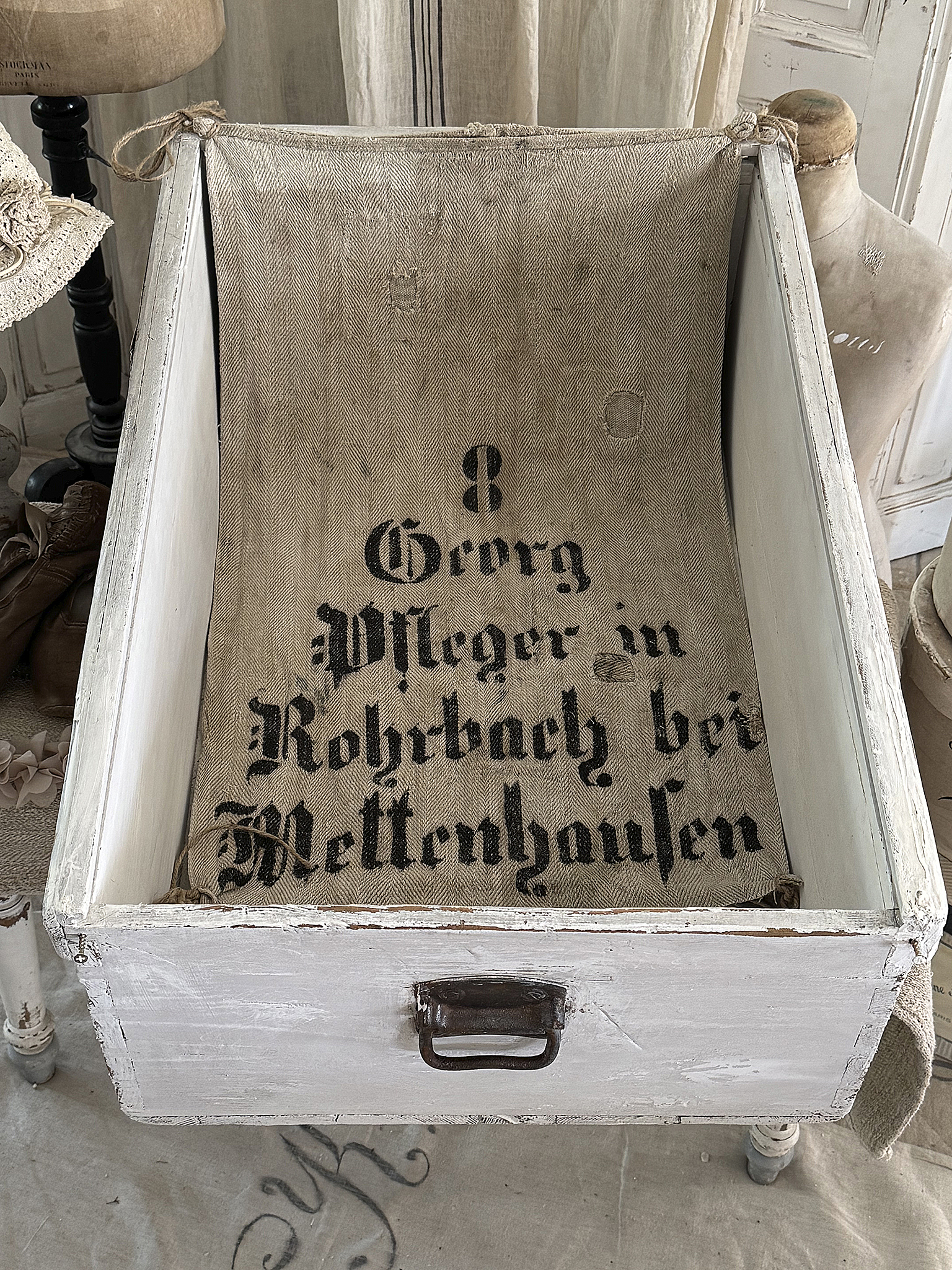 Große Holzkiste mit Mehlsackabdeckung*** Große Holzkiste mit Mehlsackabdeckung***