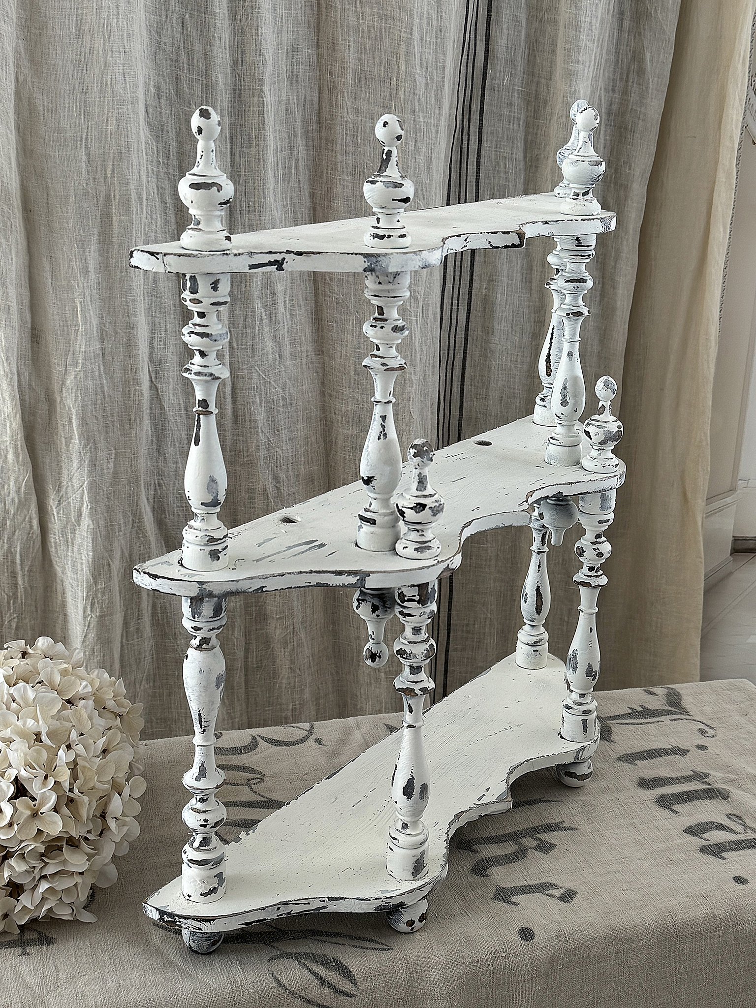 Süßes antikes Gründerzeitregal aus Holz mit wunderschönem Shabby-Chic-Charme***