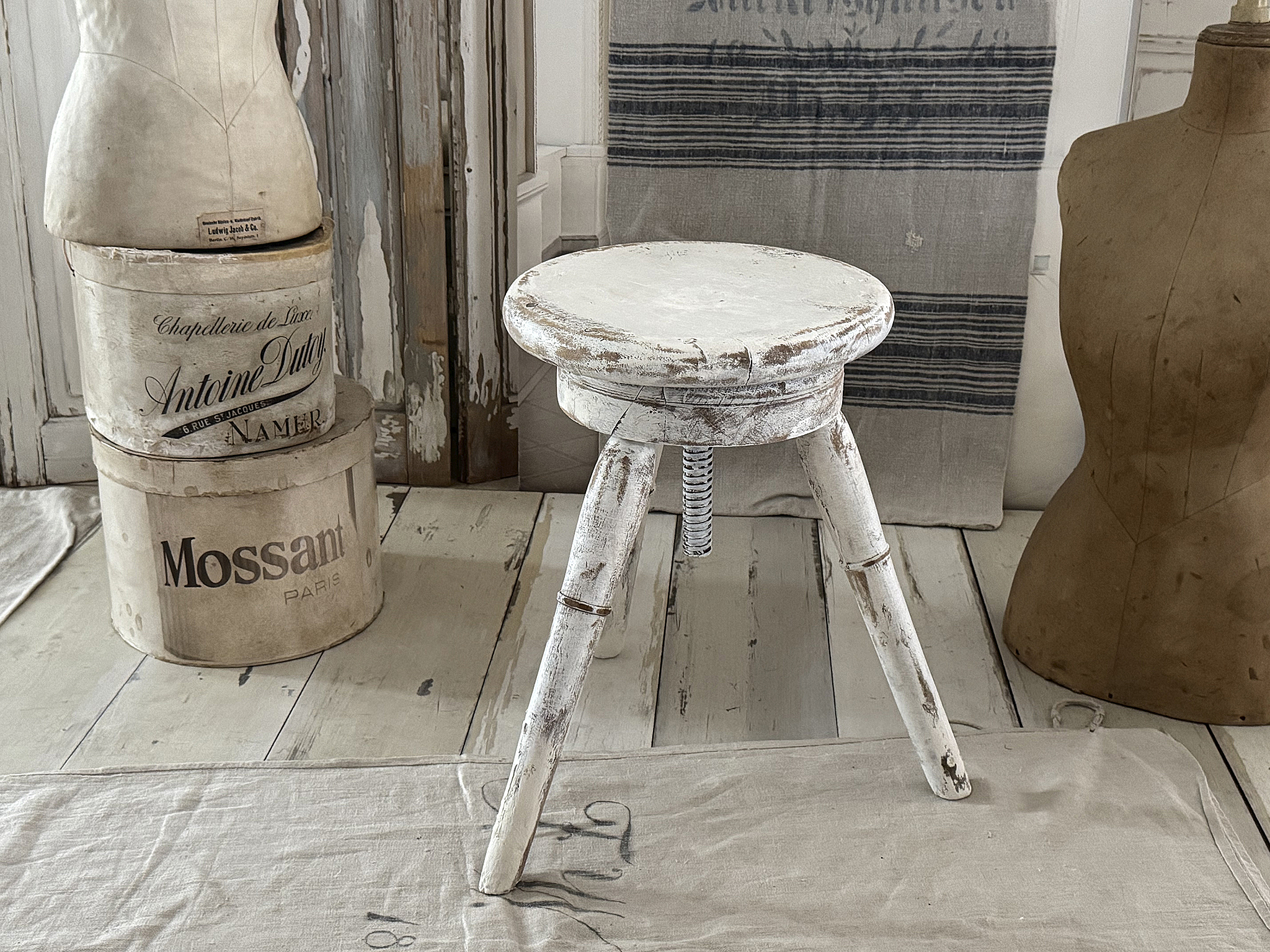 Alter, robuster Bauernhocker Vintage***