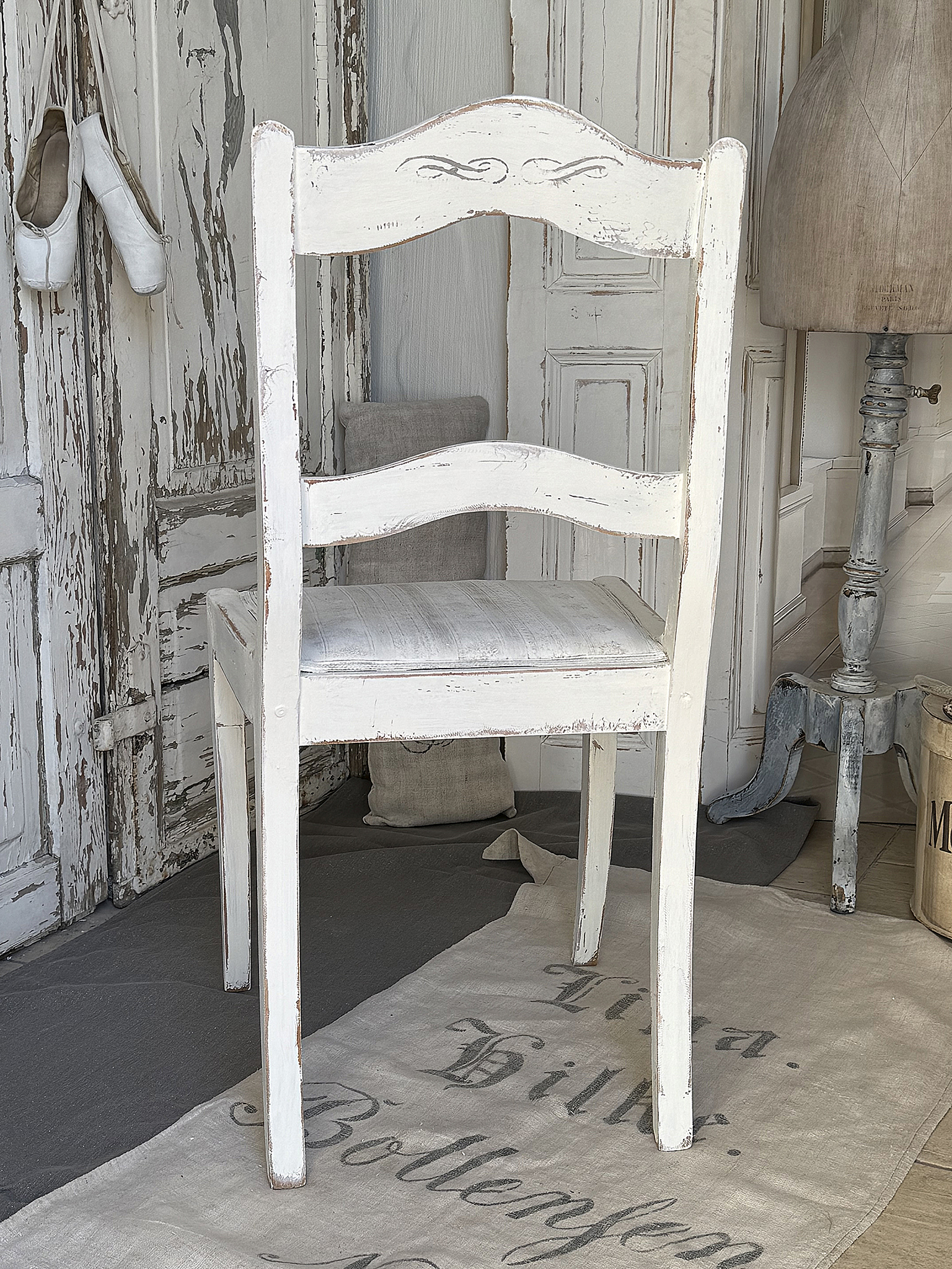 Antiker Biedermeier-Stuhl im Vintage-Kleid***