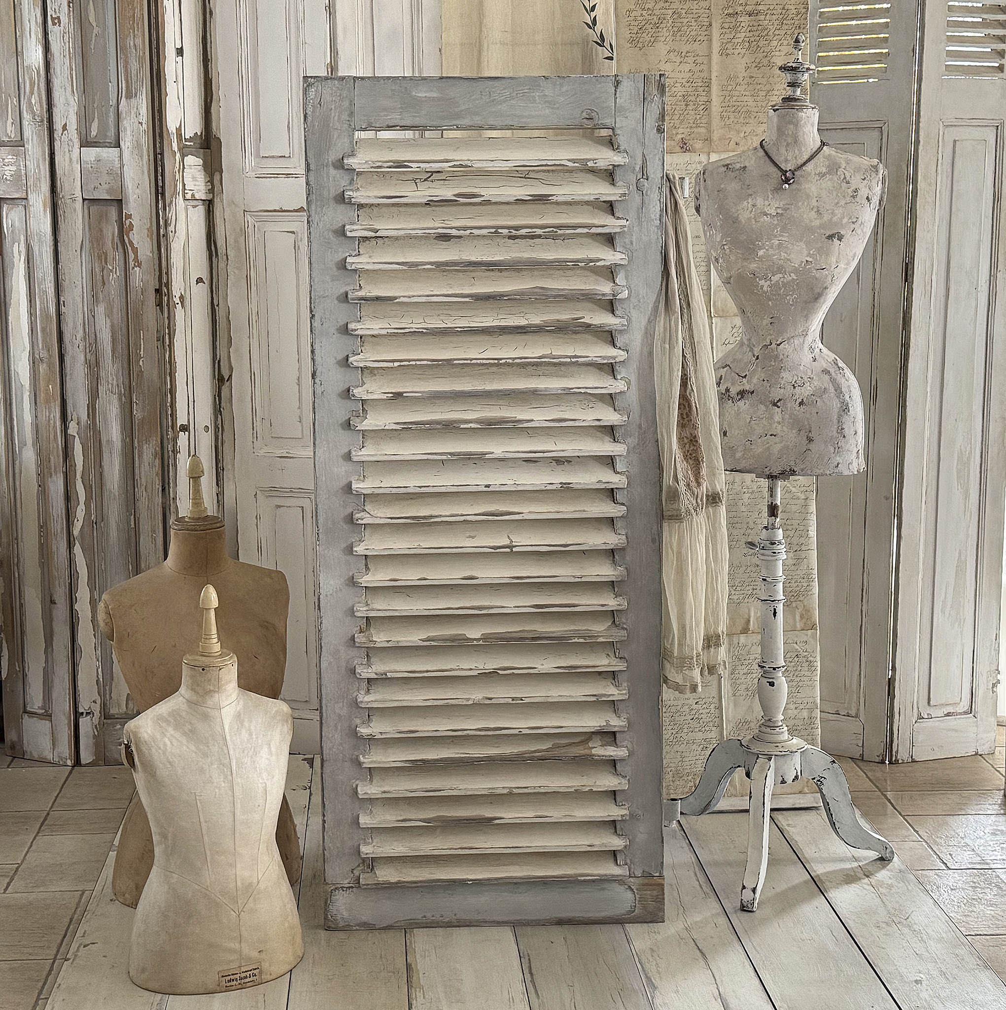 Wunderschöner antiker Lamellenladen im authentischen Vintage-Charme***