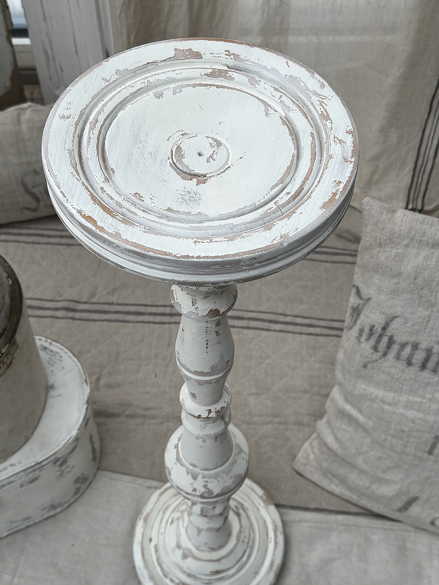 Alte französische Holzsäule – Charmantes Stück im weißen Shabby-Look***