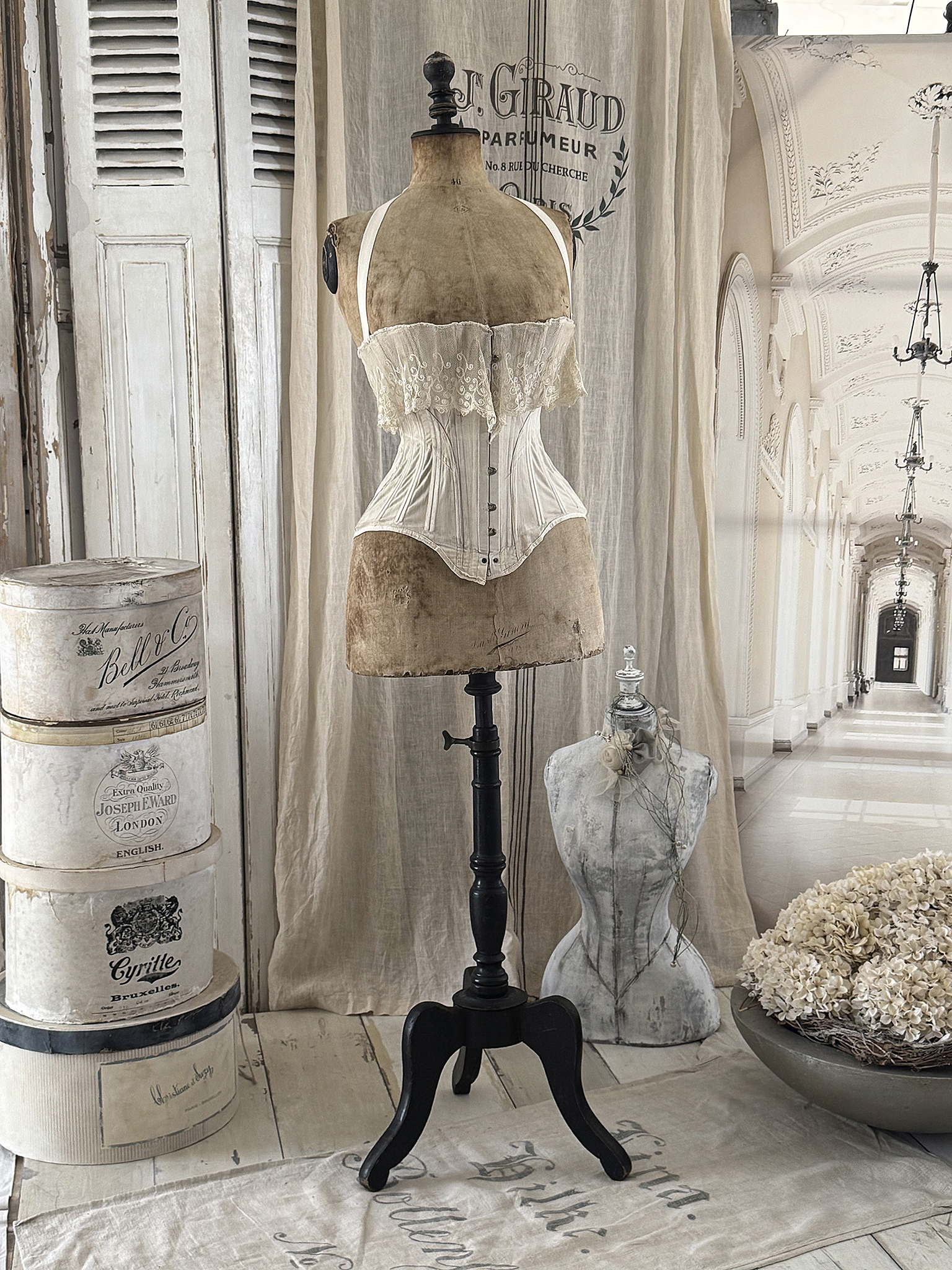 Antike Schneiderpuppe „Wespentaille“ mit vintage Korsett***