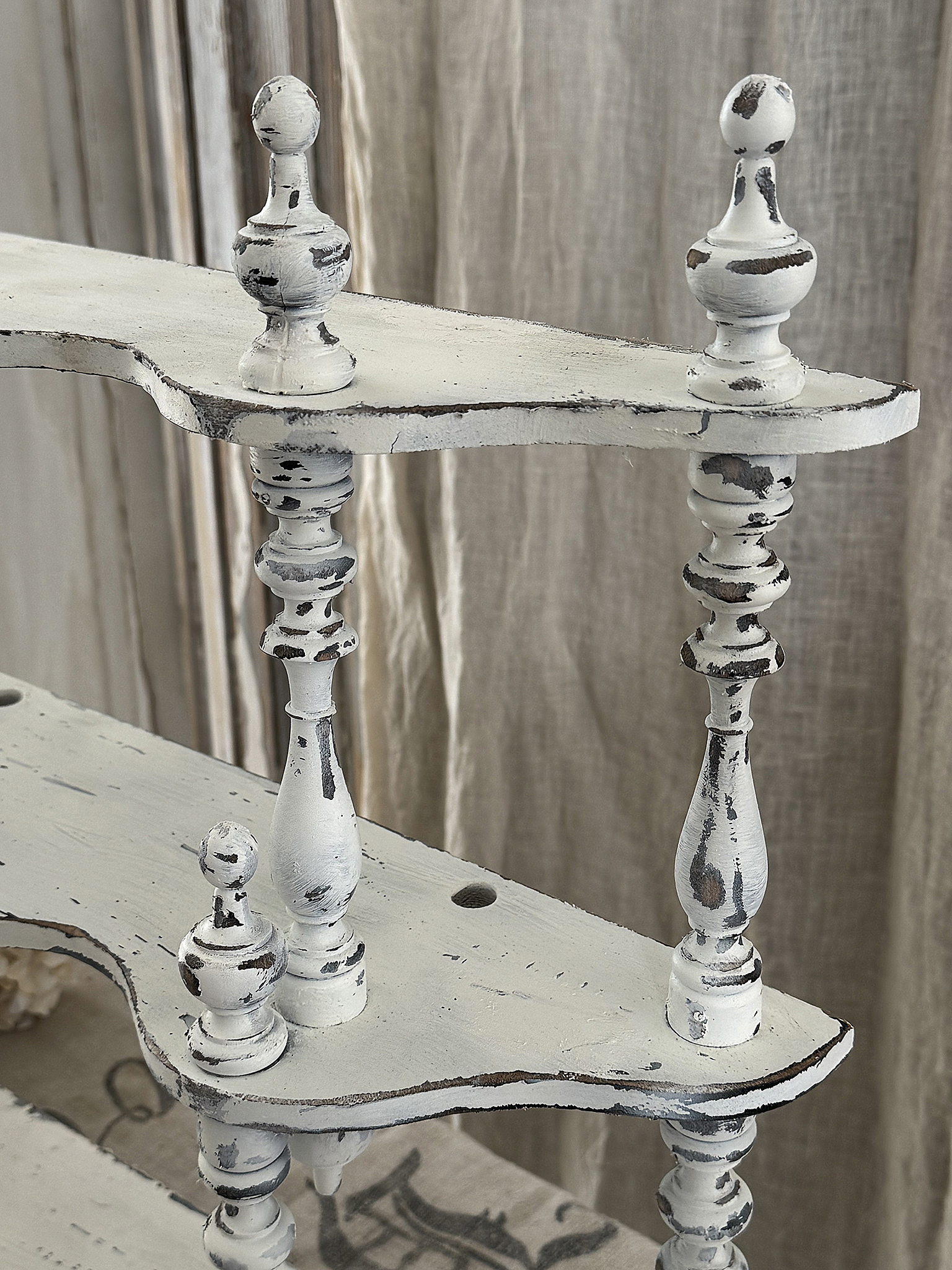 Süßes antikes Gründerzeitregal aus Holz mit wunderschönem Shabby-Chic-Charme***