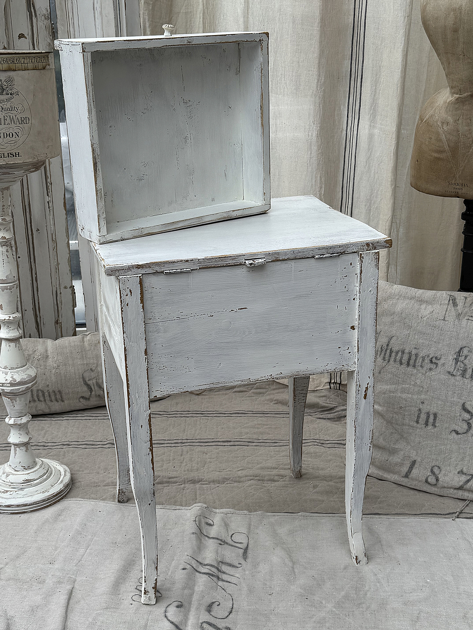 Antiker Biedermeier Beistelltisch / Nähtisch in zeitloser Eleganz*** Antiker Biedermeier Beistelltisch / Nähtisch in zeitloser Eleganz***