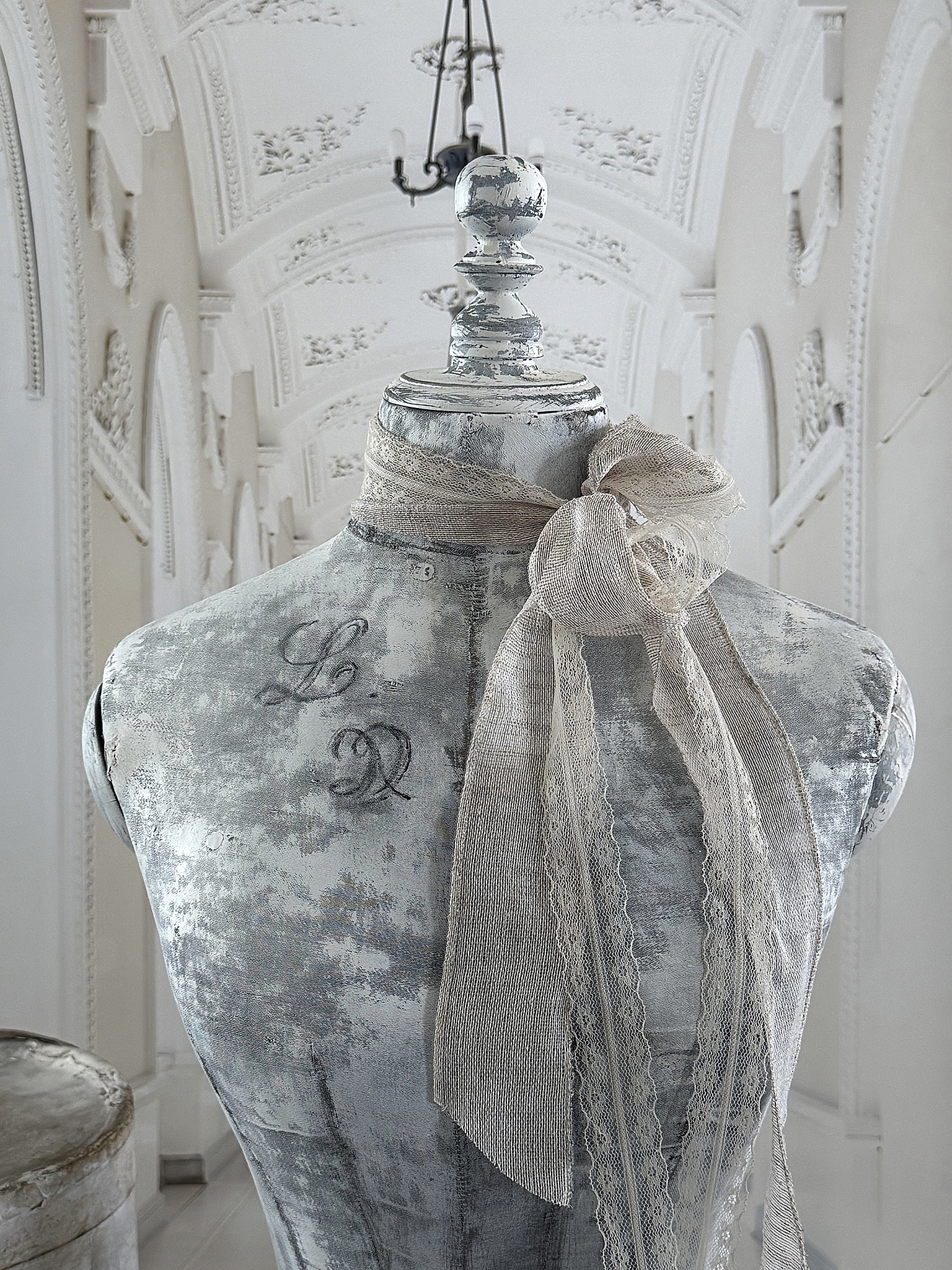 Antiker Schneider-Torso „Zarte Taille“ im romantischen Vintage-Look***