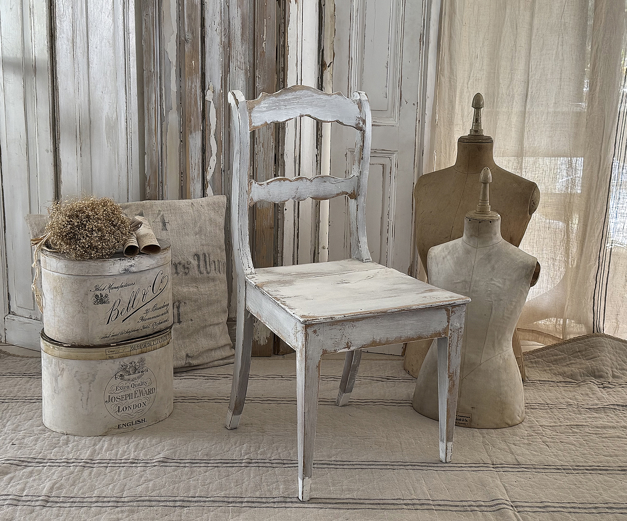 Antiker niedriger Biedermeierstuhl***