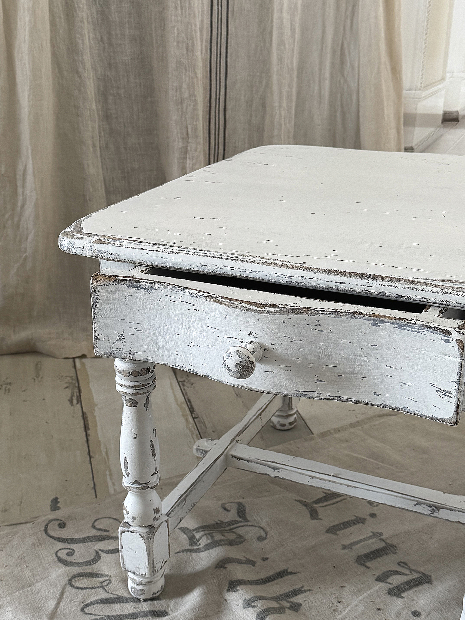  Alter Bauerntisch / Beistelltisch  im Vintage-Kleid***