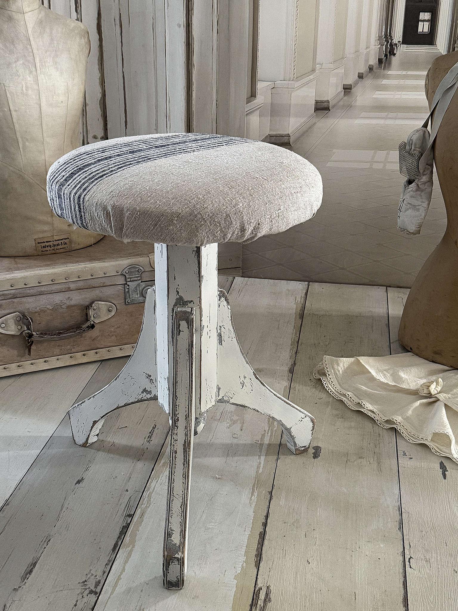 Wunderschöner vintage Klavierhocker mit altem Leinen***