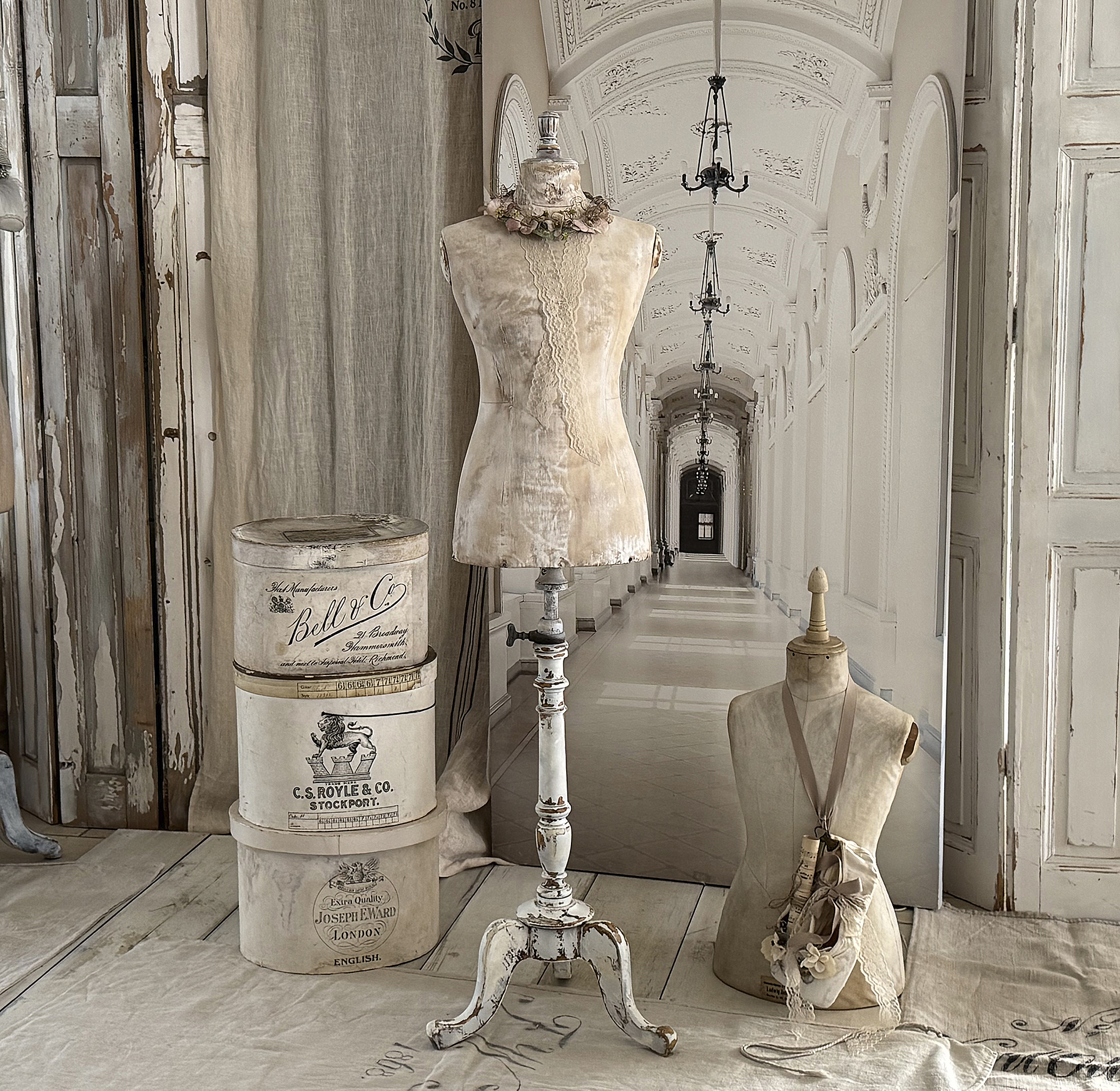 Reizende, antike Kinderschneiderpuppe der Firma Stockmann, Paris***