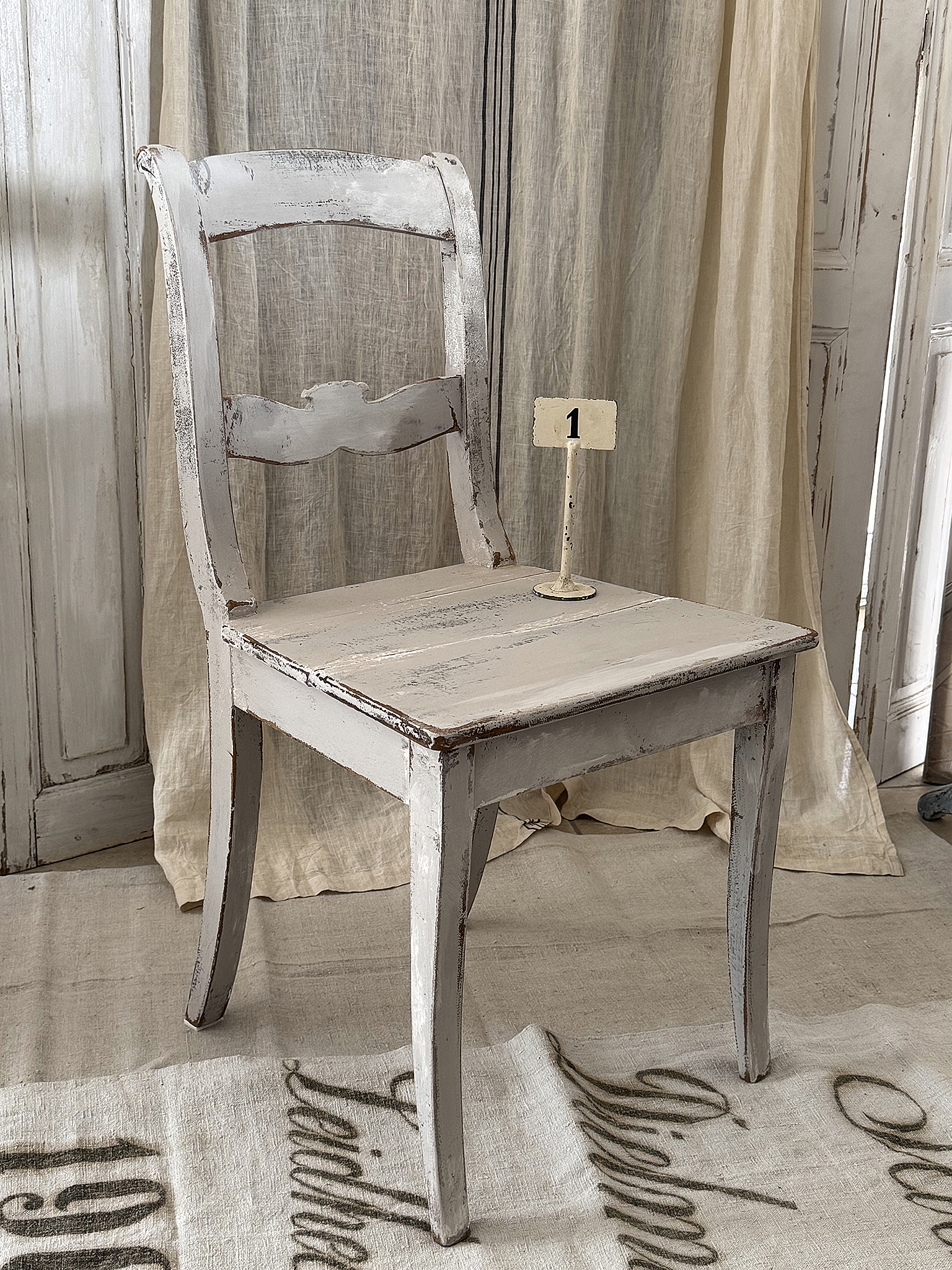 Antike Biedermeier-Stühle im Shabby-Chic – authentischer Vintage-Charme***