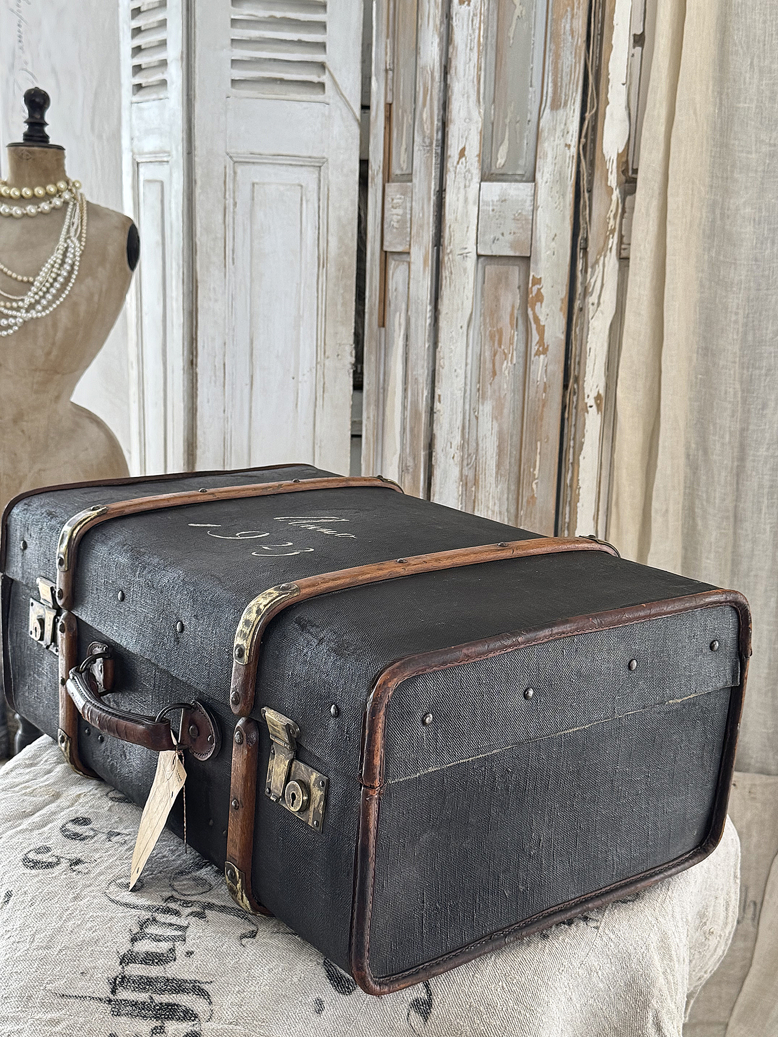 Edler alter Vintage-Koffer mit Eichenholzstreben und Messingdetails um 1923***