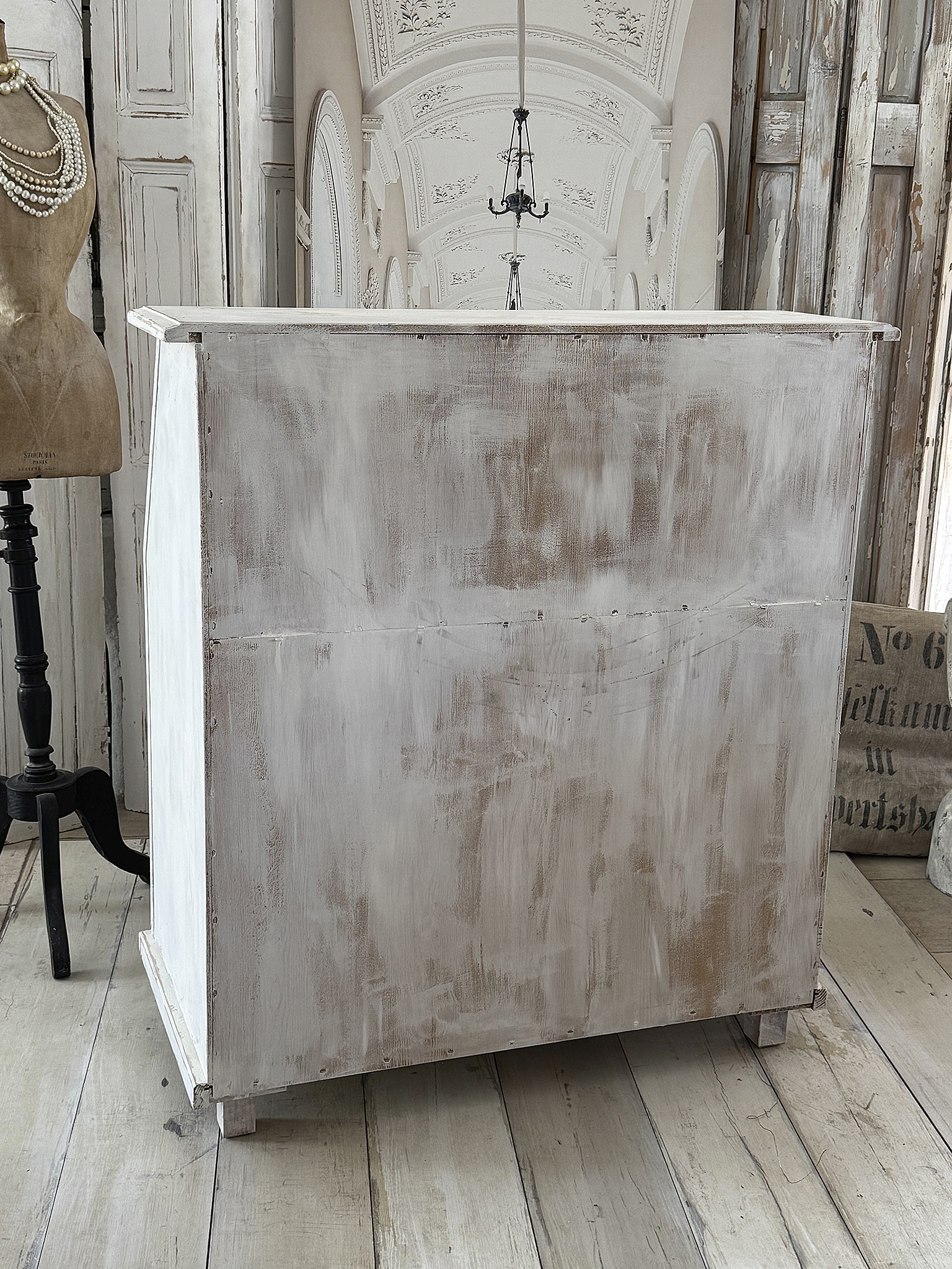 Alter Schranksekretär im mattweißen Shabby-Chic – funktionales Unikat mit französischem Charme***