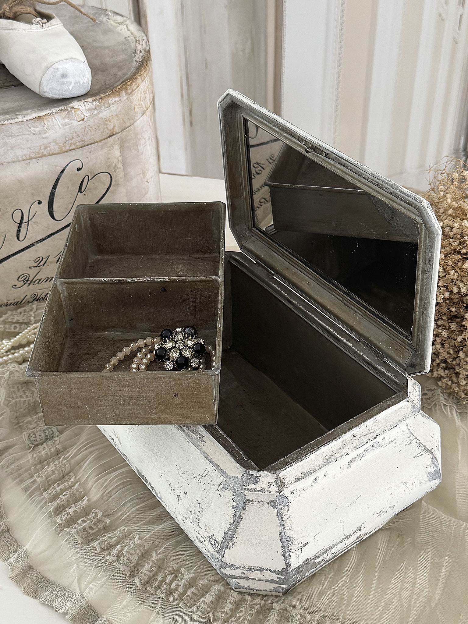 Antike Schmuckschatulle mit Spiegel – im Shabby Chic***