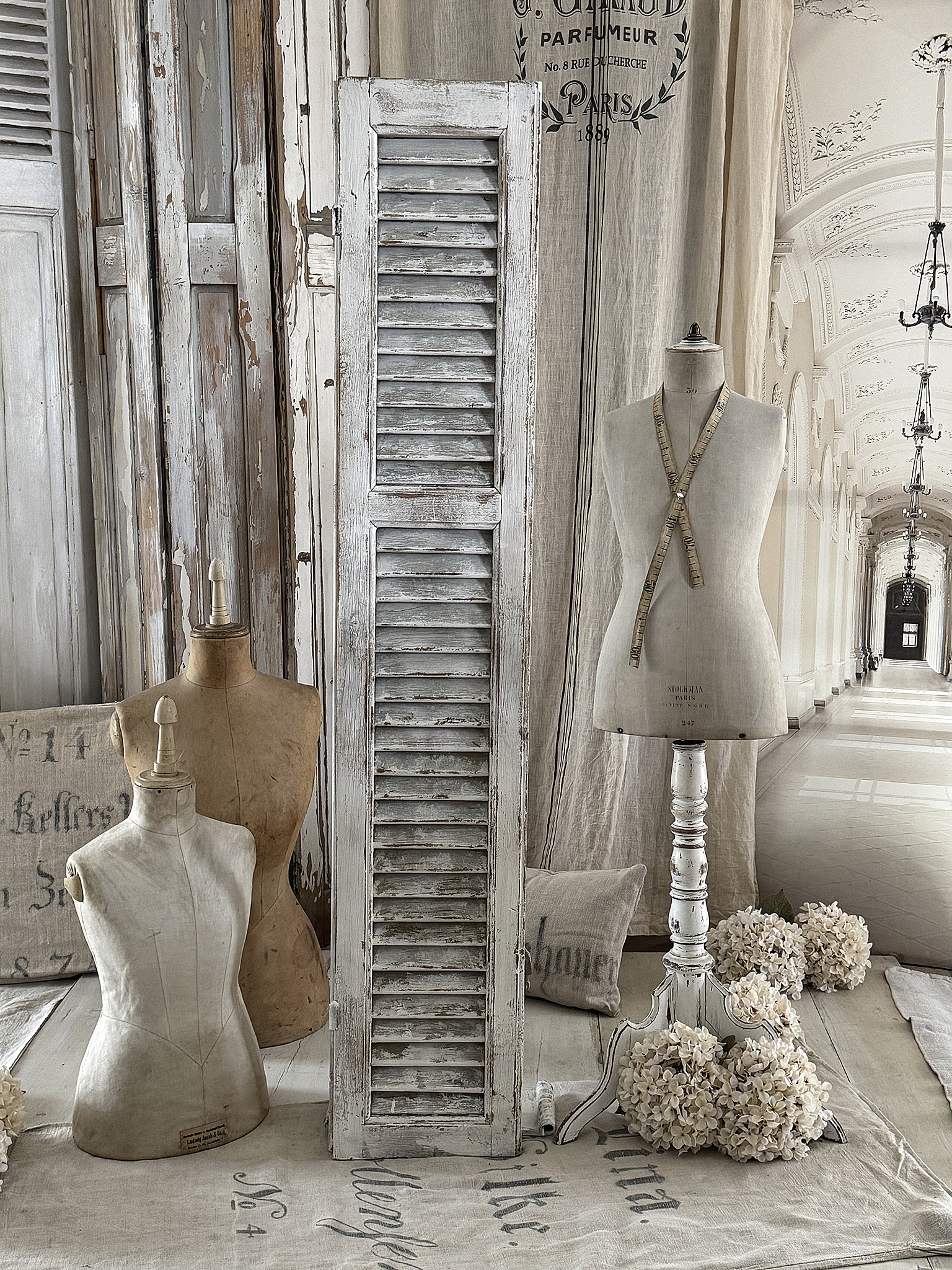 Antiker Lamellenladen aus Frankreich – Liebhaberstück