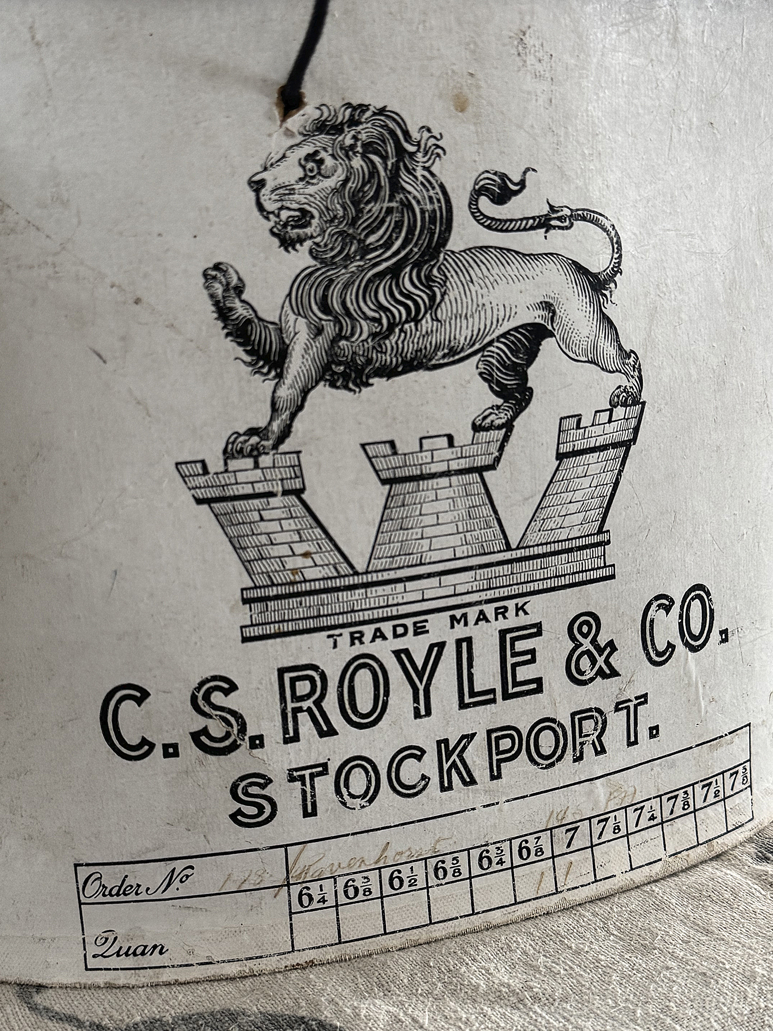 Antike englische Hutschachtel „C.S. Royle & Co., Stockport“***