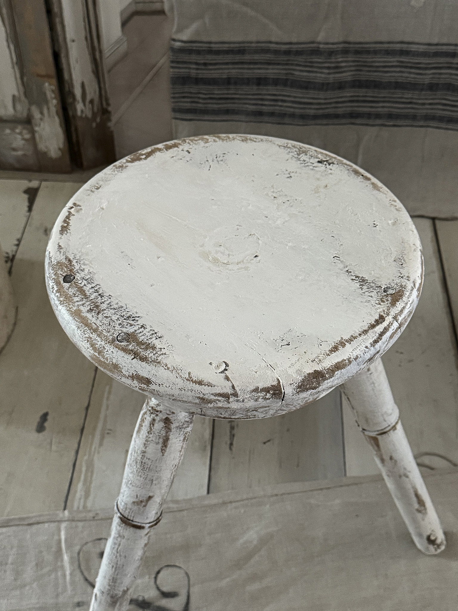 Alter, robuster Bauernhocker Vintage***