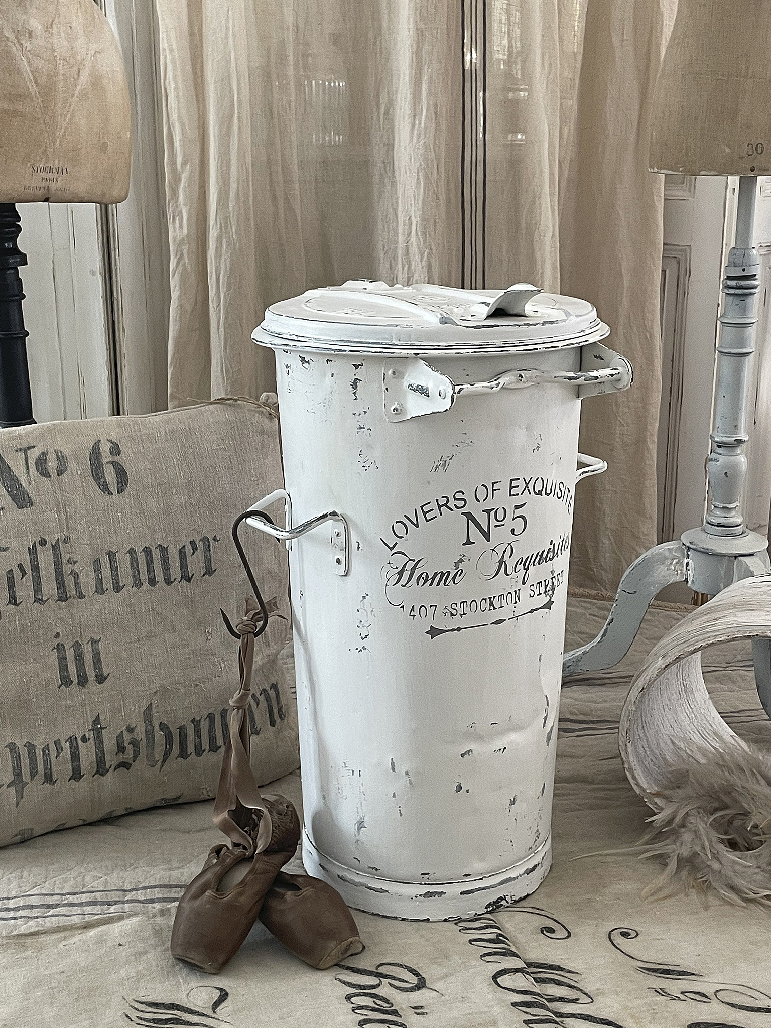 Alte Zinkmülltonne im Shabbykleid*** Alte Zinkmülltonne im Shabbykleid***