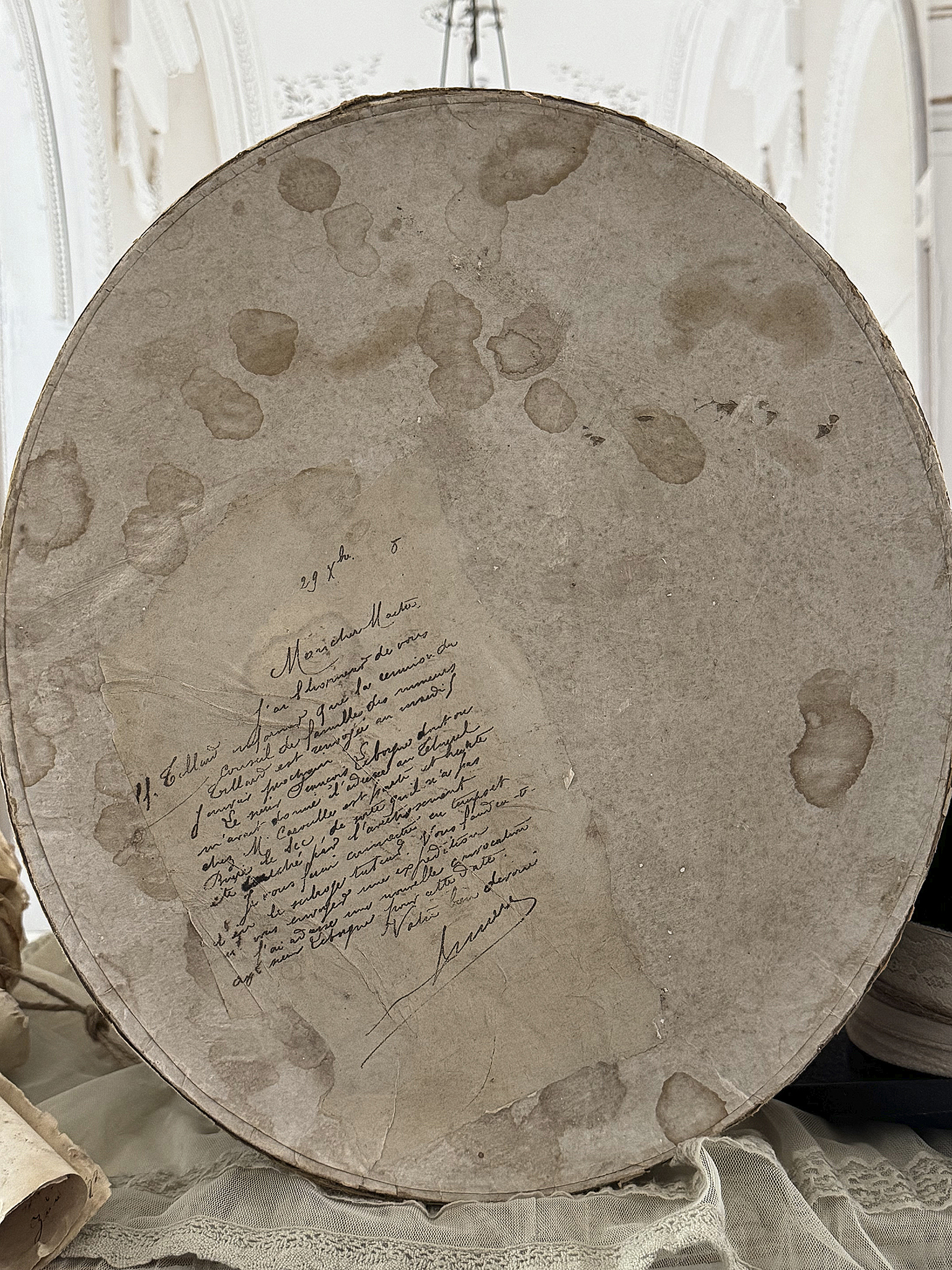 Wunderschöne Original-Hutschachtel aus Frankreich mit Zylinder – eleganter Vintage-Traum***